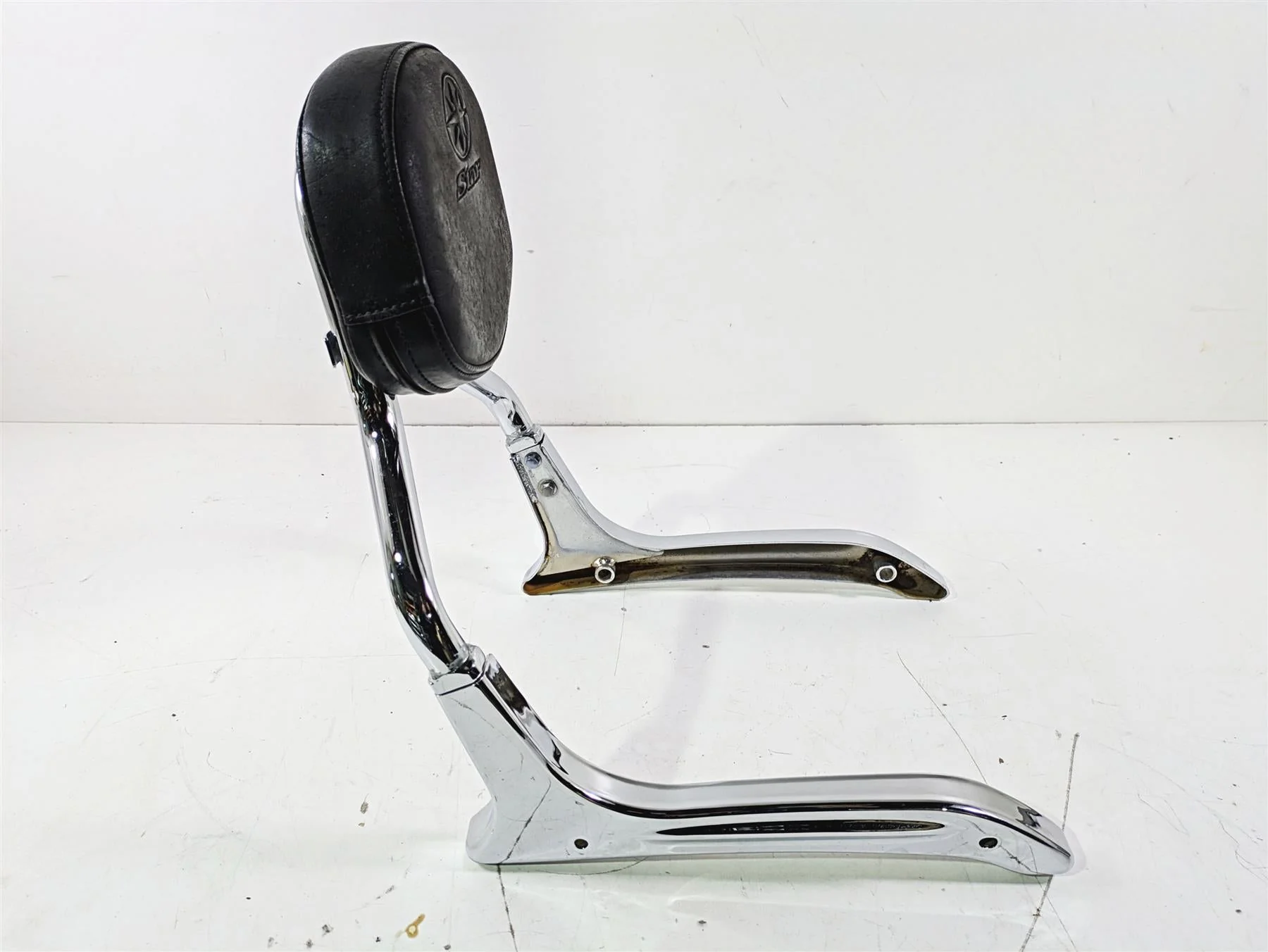 2007 Yamaha XVS1300 V-Star Tour Sissy Bar Backrest + Mounts 5S6-2164F-00-00 - Image 3
