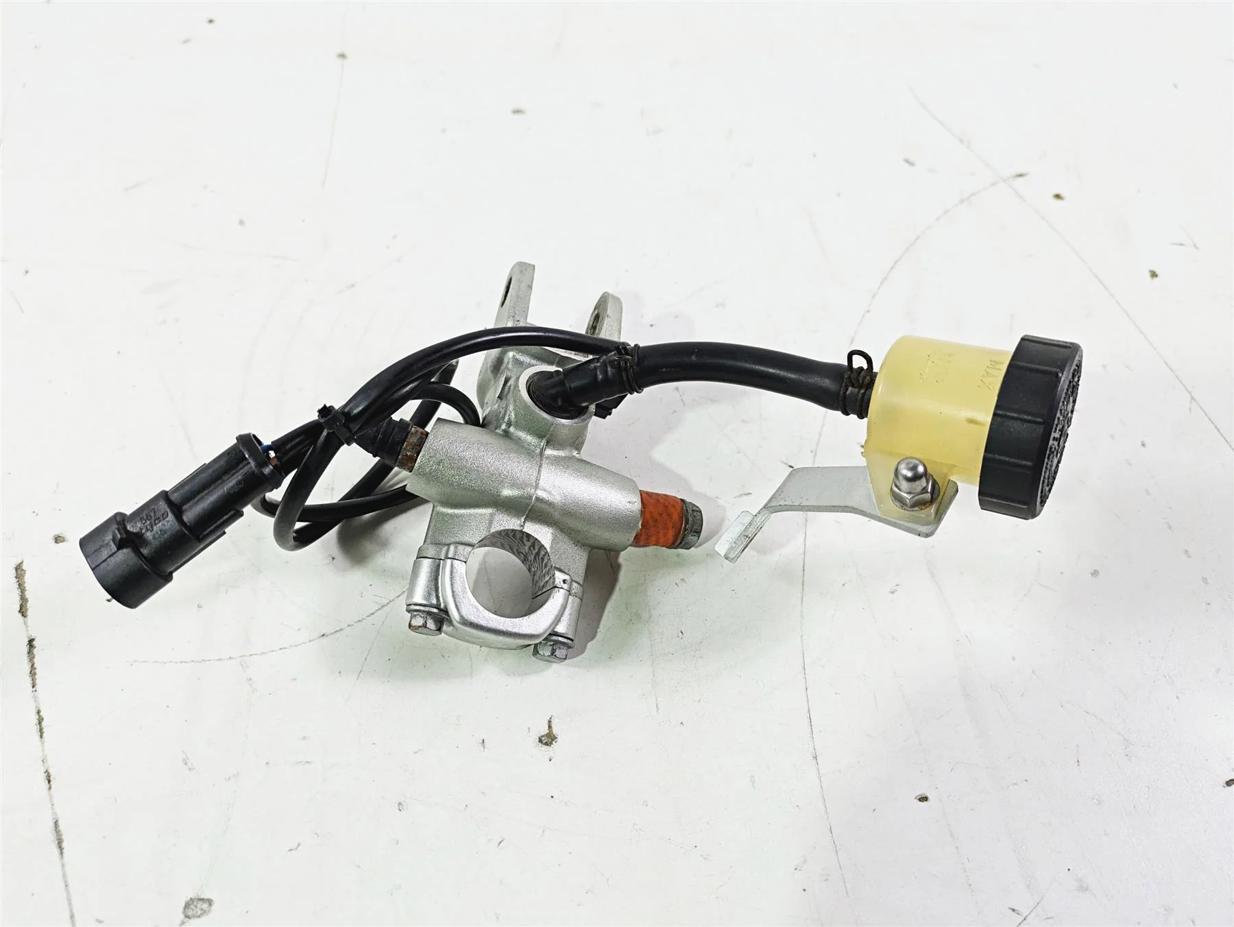 2008 Aprilia RSVR 1000 Factory Brembo Clutch Radial Master Cylinder AP8176193 - Image 3
