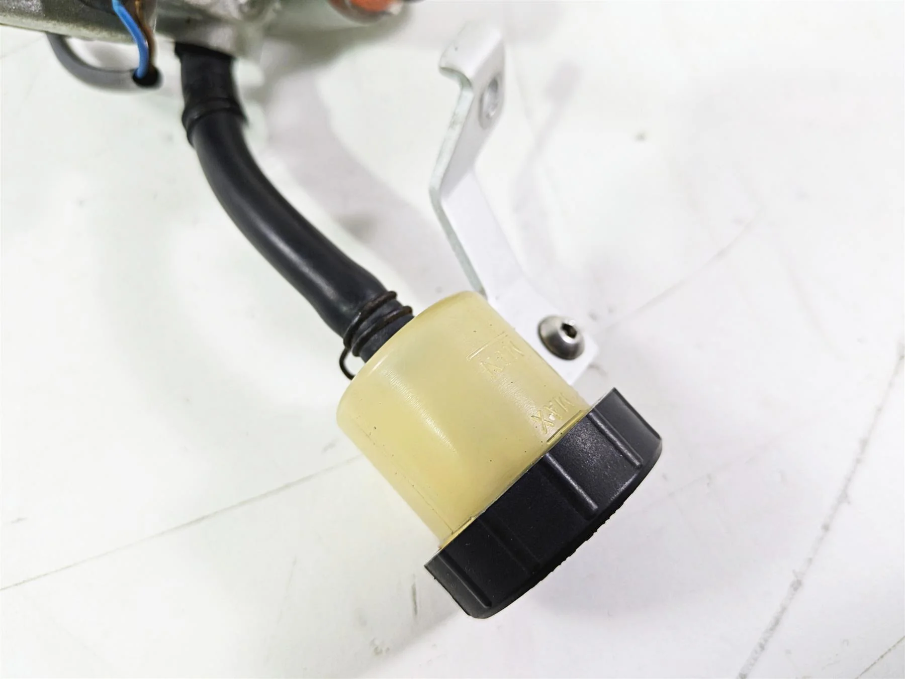 2008 Aprilia RSVR 1000 Factory Brembo Clutch Radial Master Cylinder AP8176193 - Image 9