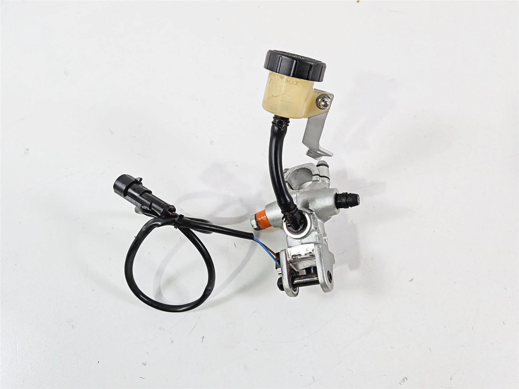 2008 Aprilia RSVR 1000 Factory Clutch Radial Master Cylinder Brembo AP8176193 - Image 7