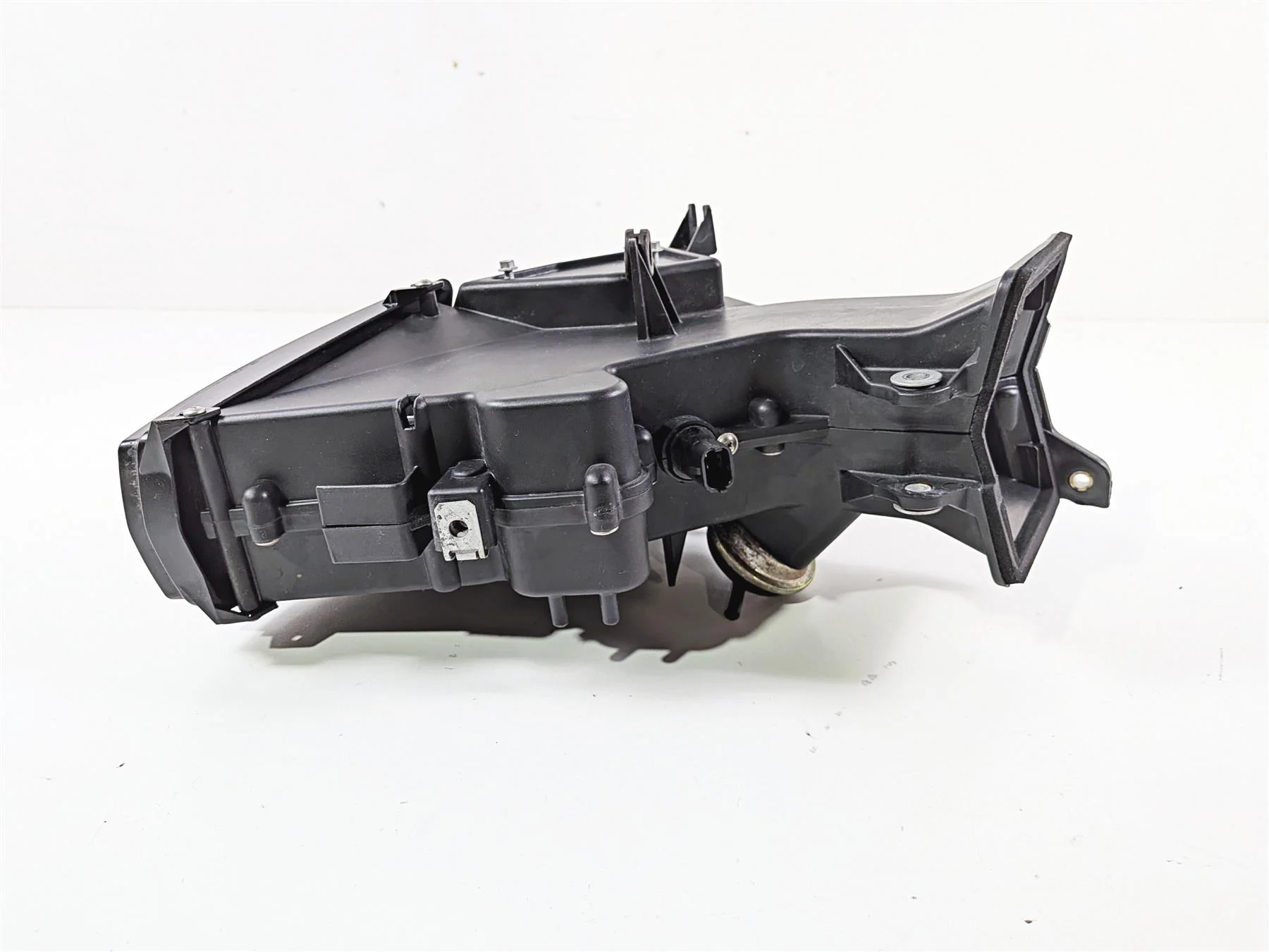 2008 Aprilia RSVR 1000 Factory Front Center Air Inlet Duct AP8158113 AP8158114 - Image 7