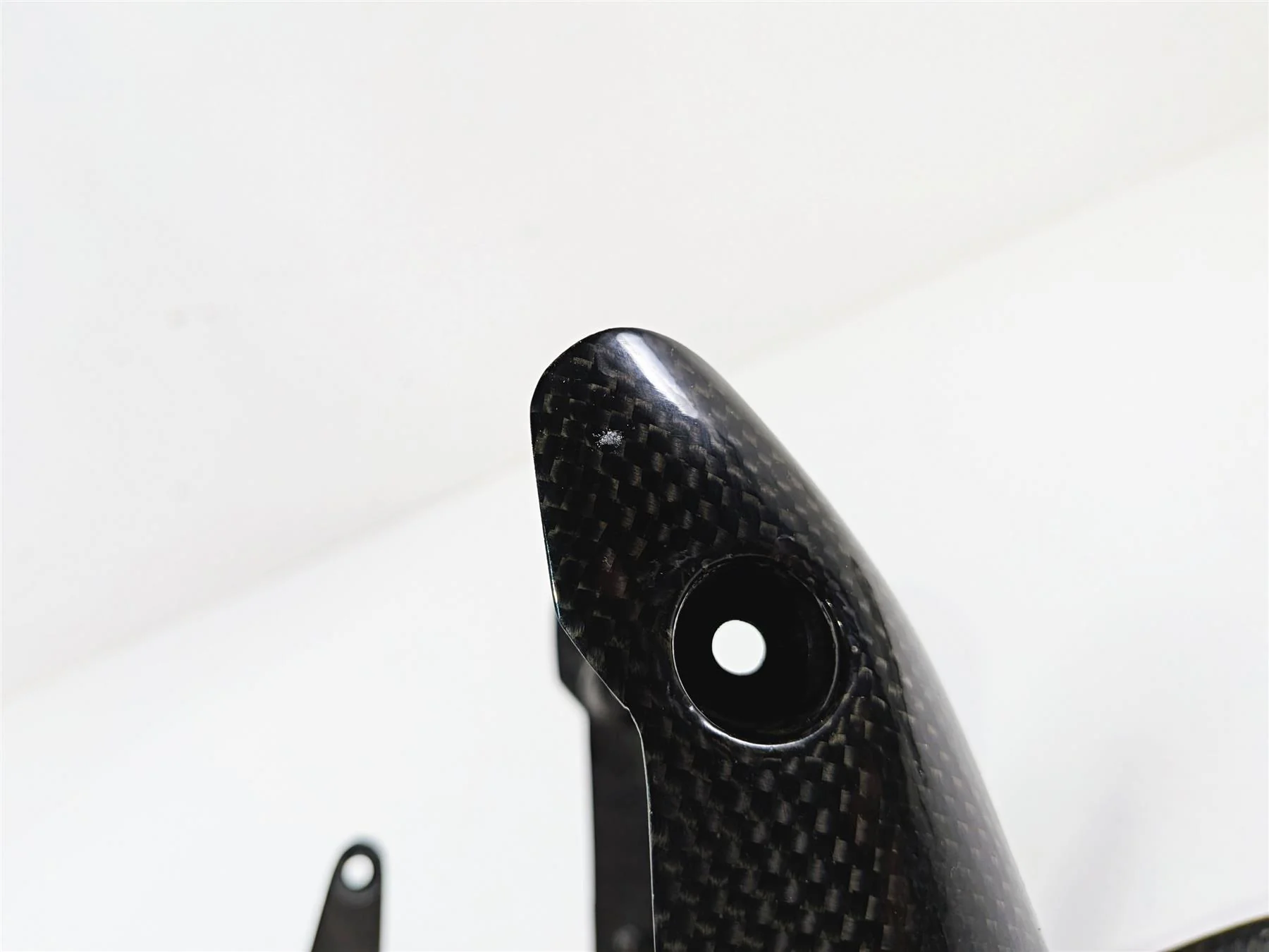 2008 Aprilia RSVR 1000 Factory Front Fender Carbon Fiber 142020 8156164 - Image 10