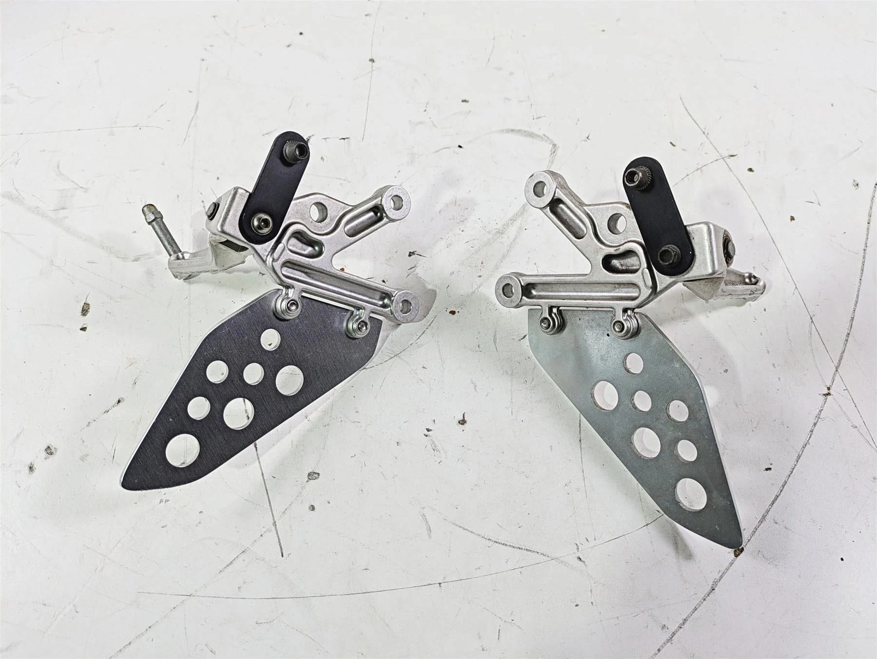 2008 Aprilia RSVR 1000 Factory Front Left Right Foot Peg Set AP8154069 AP8154070 - Image 10