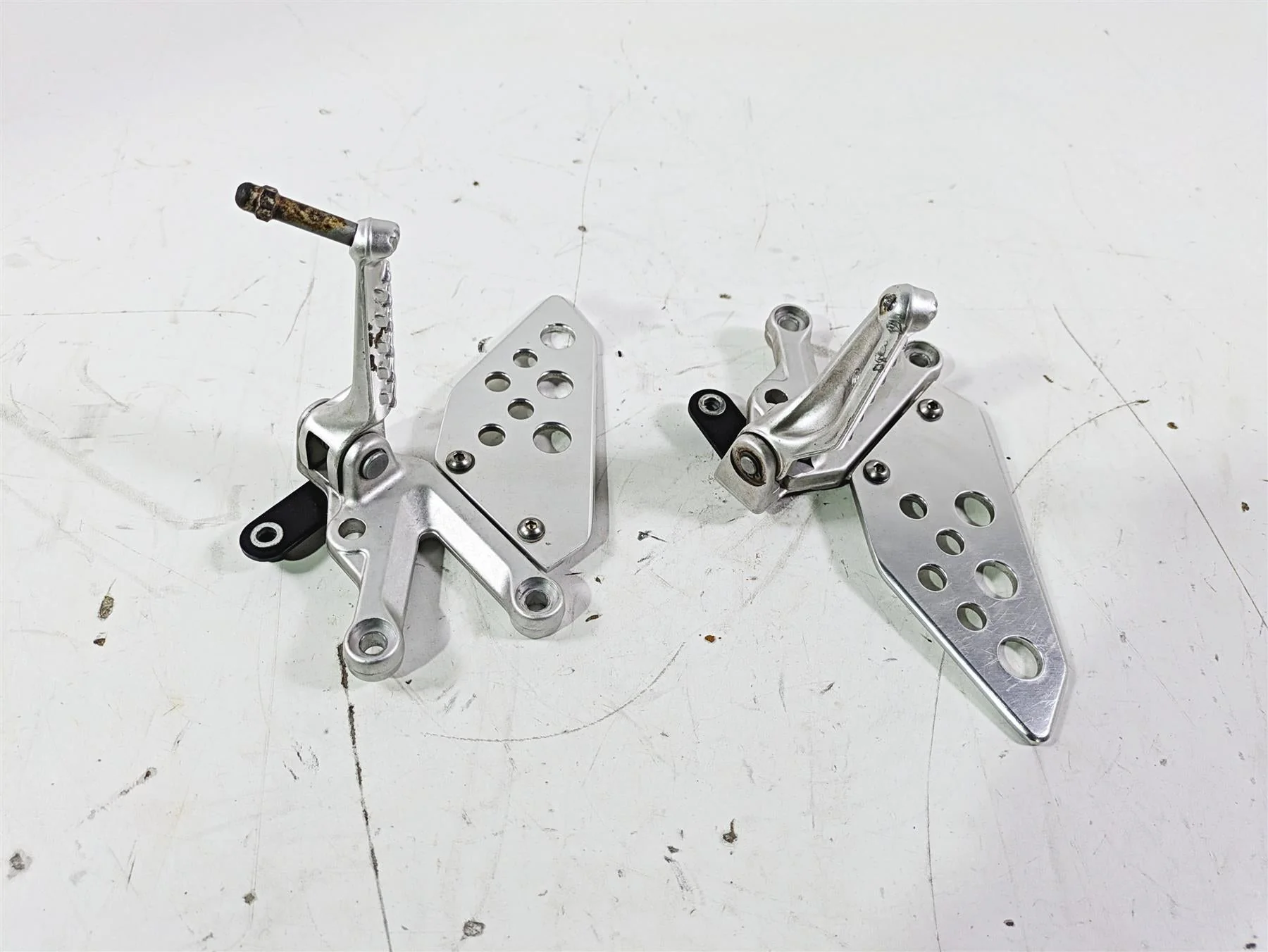 2008 Aprilia RSVR 1000 Factory Front Left Right Foot Peg Set AP8154069 AP8154070 - Image 2
