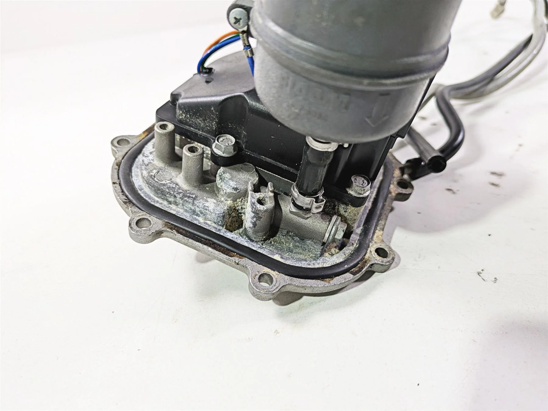2008 Aprilia RSVR 1000 Factory Fuel Gas Petrol Pump AP8106881 - Image 10
