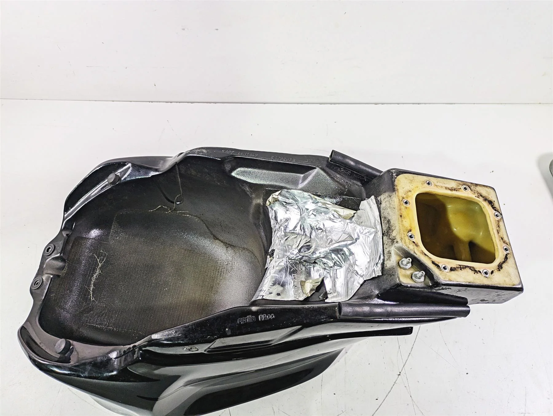 2008 Aprilia RSVR 1000 Factory Fuel Gas Petrol Tank Reservoir -Read AP8184677 - Image 11