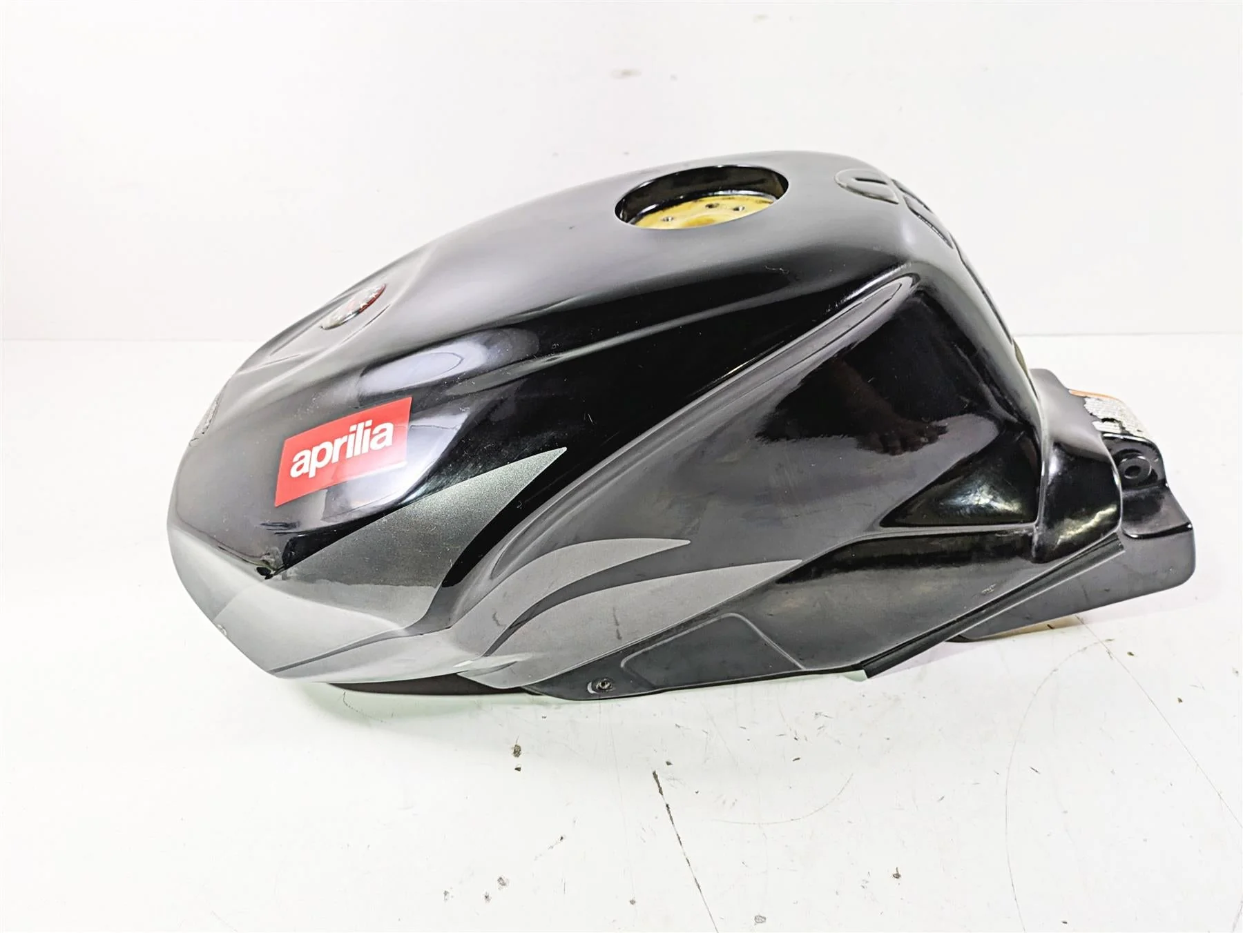 2008 Aprilia RSVR 1000 Factory Fuel Gas Petrol Tank Reservoir -Read AP8184677 - Image 3