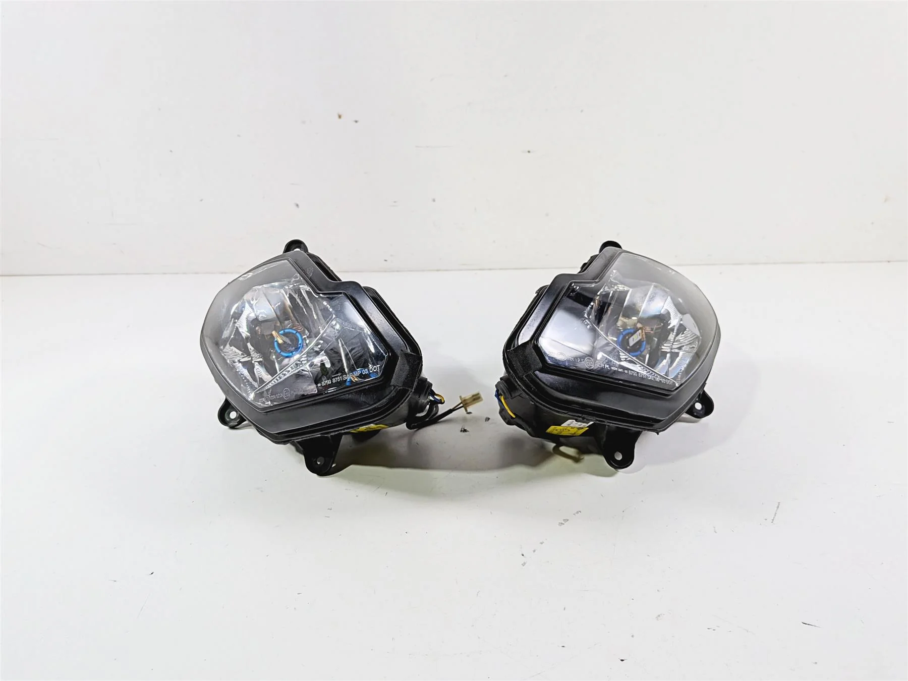 2008 Aprilia RSVR 1000 Factory Headlight Head Light Lamp Set AP8127152 AP8127283 - Image 2