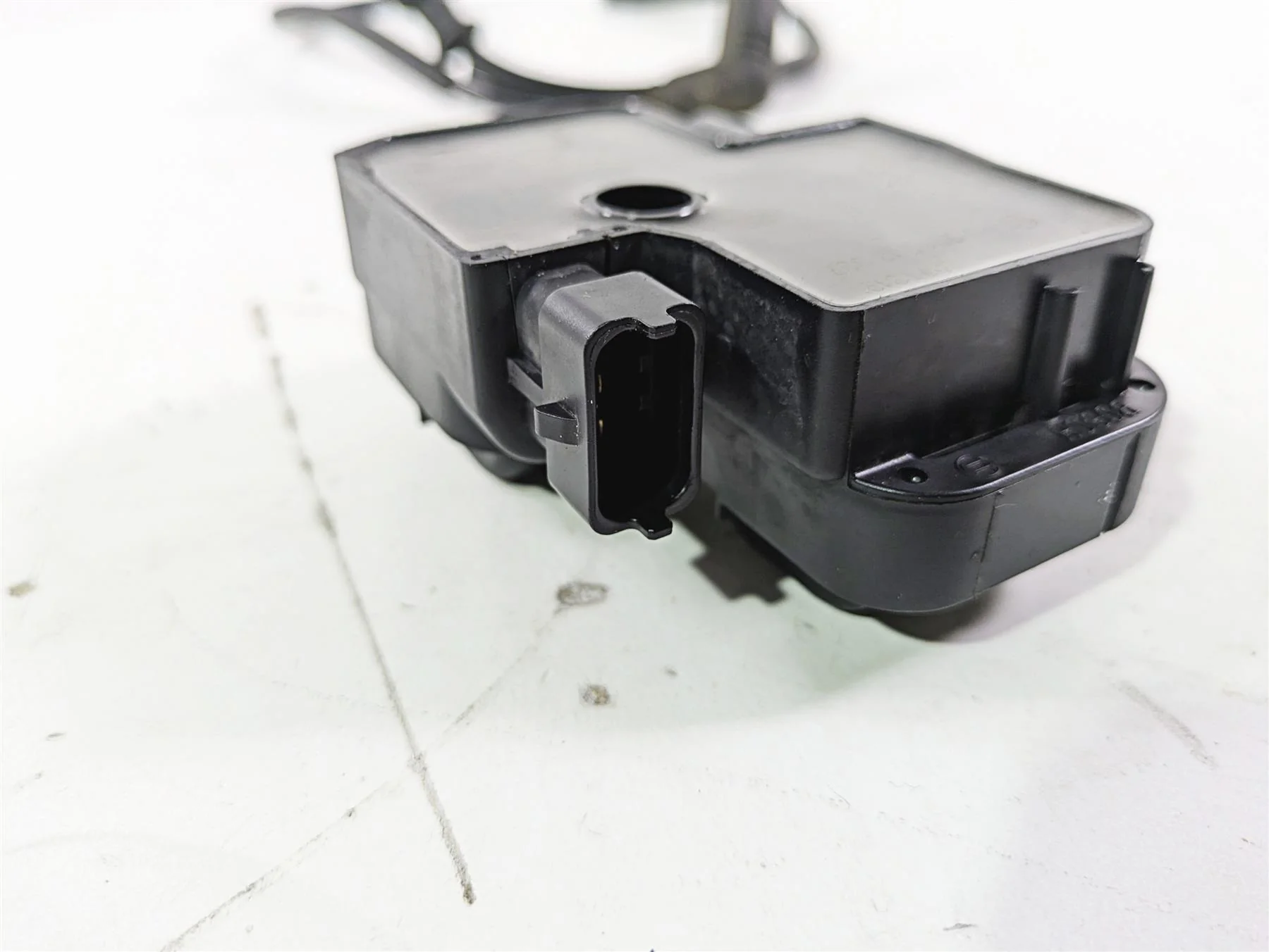 2008 Aprilia RSVR 1000 Factory Ignition Coils + Wiring & Plugs Set AP0266070 - Image 9