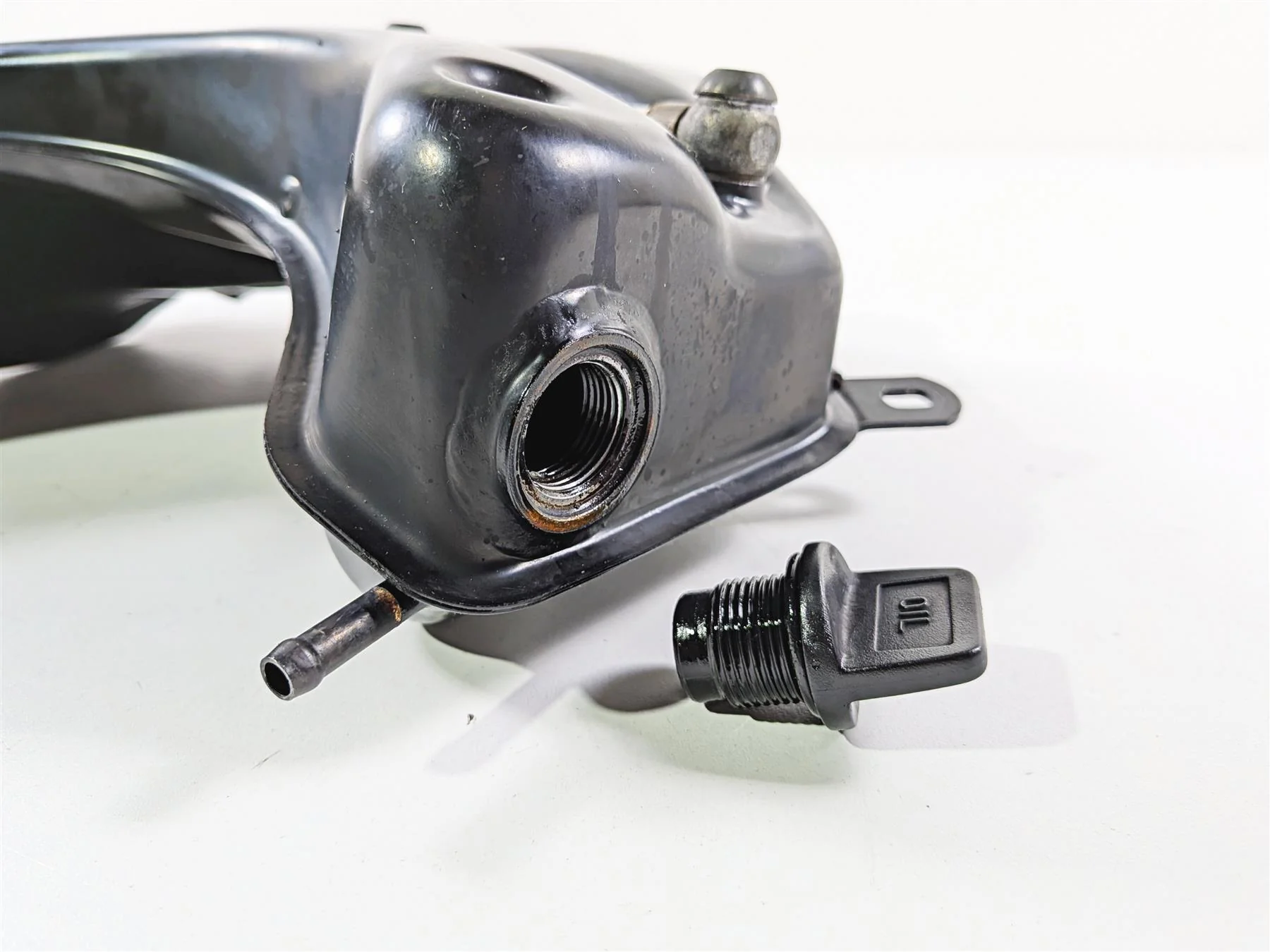 2008 Aprilia RSVR 1000 Factory Oil Tank Reservoir AP8158120 - Image 11