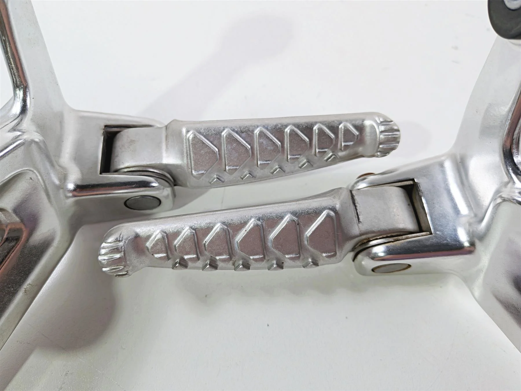2008 Aprilia RSVR 1000 Factory Passenger Foot Peg Set READ AP8154071 AP8154072 - Image 11
