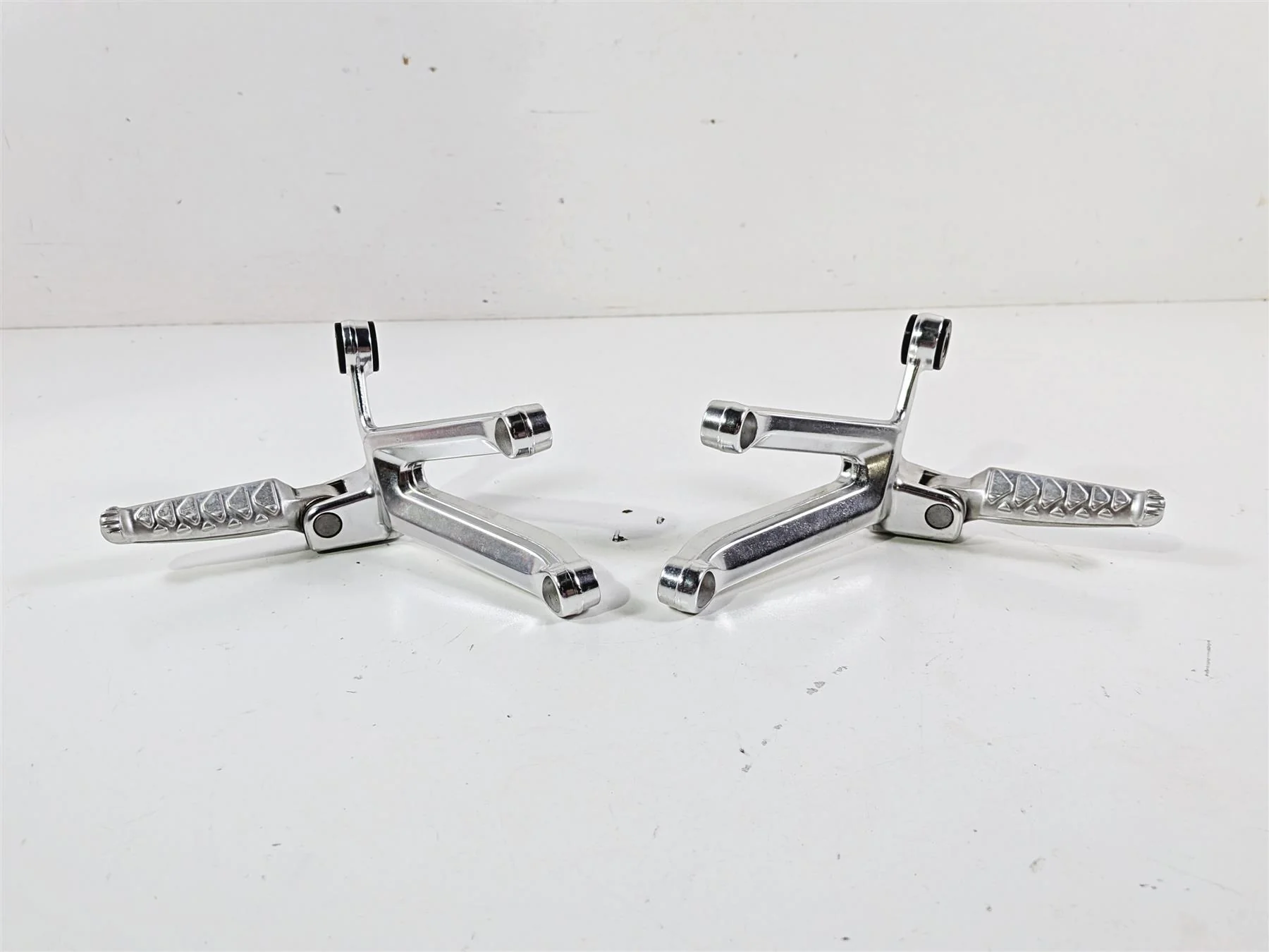 2008 Aprilia RSVR 1000 Factory Passenger Foot Peg Set READ AP8154071 AP8154072 - Image 2
