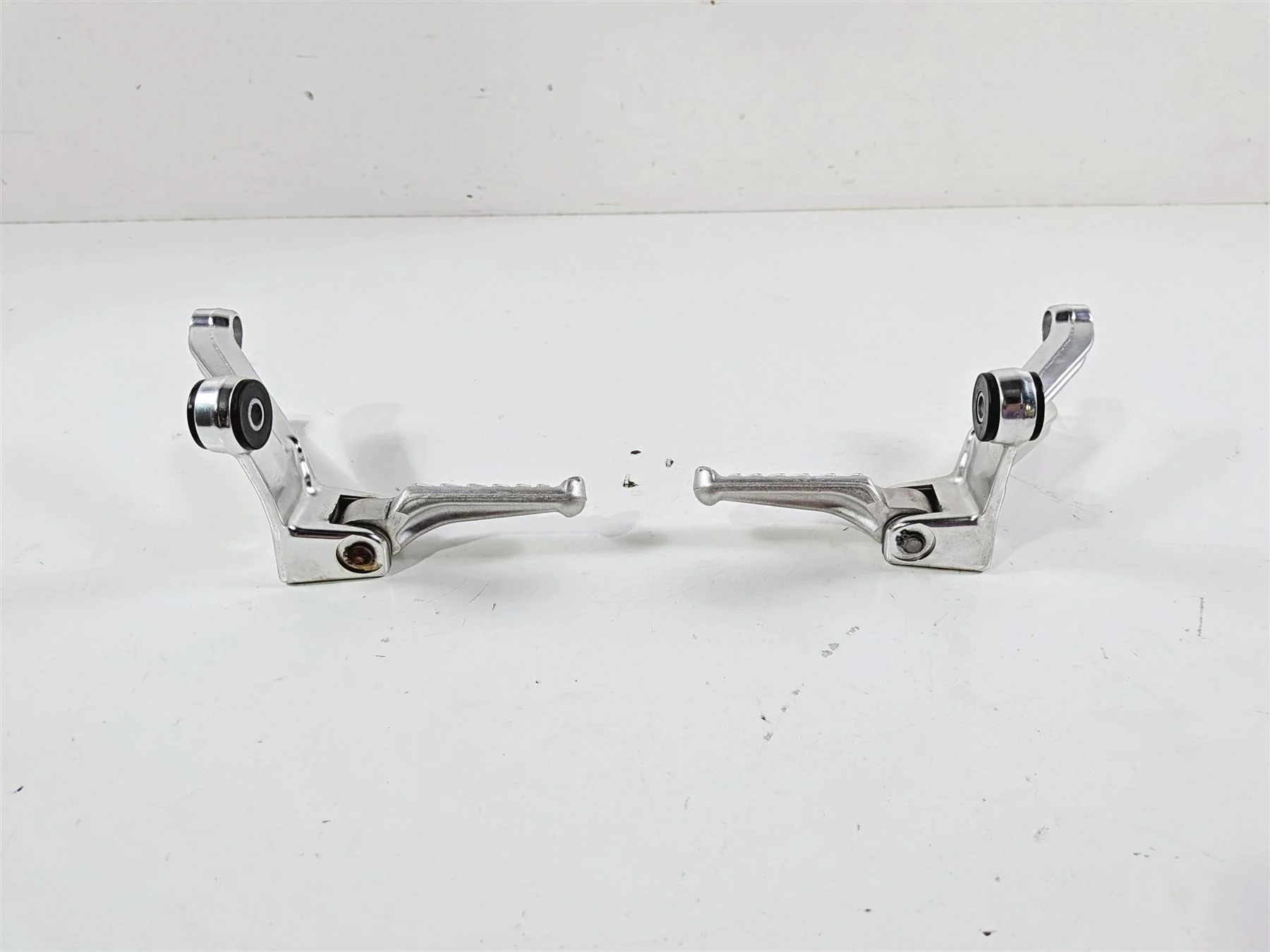 2008 Aprilia RSVR 1000 Factory Passenger Foot Peg Set READ AP8154071 AP8154072 - Image 4