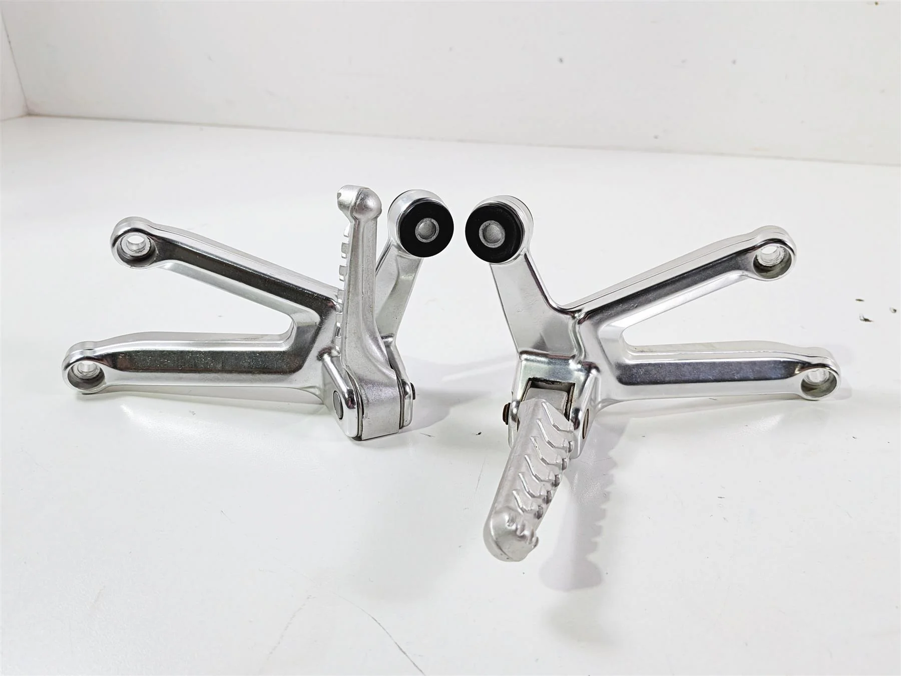 2008 Aprilia RSVR 1000 Factory Passenger Foot Peg Set READ AP8154071 AP8154072 - Image 9