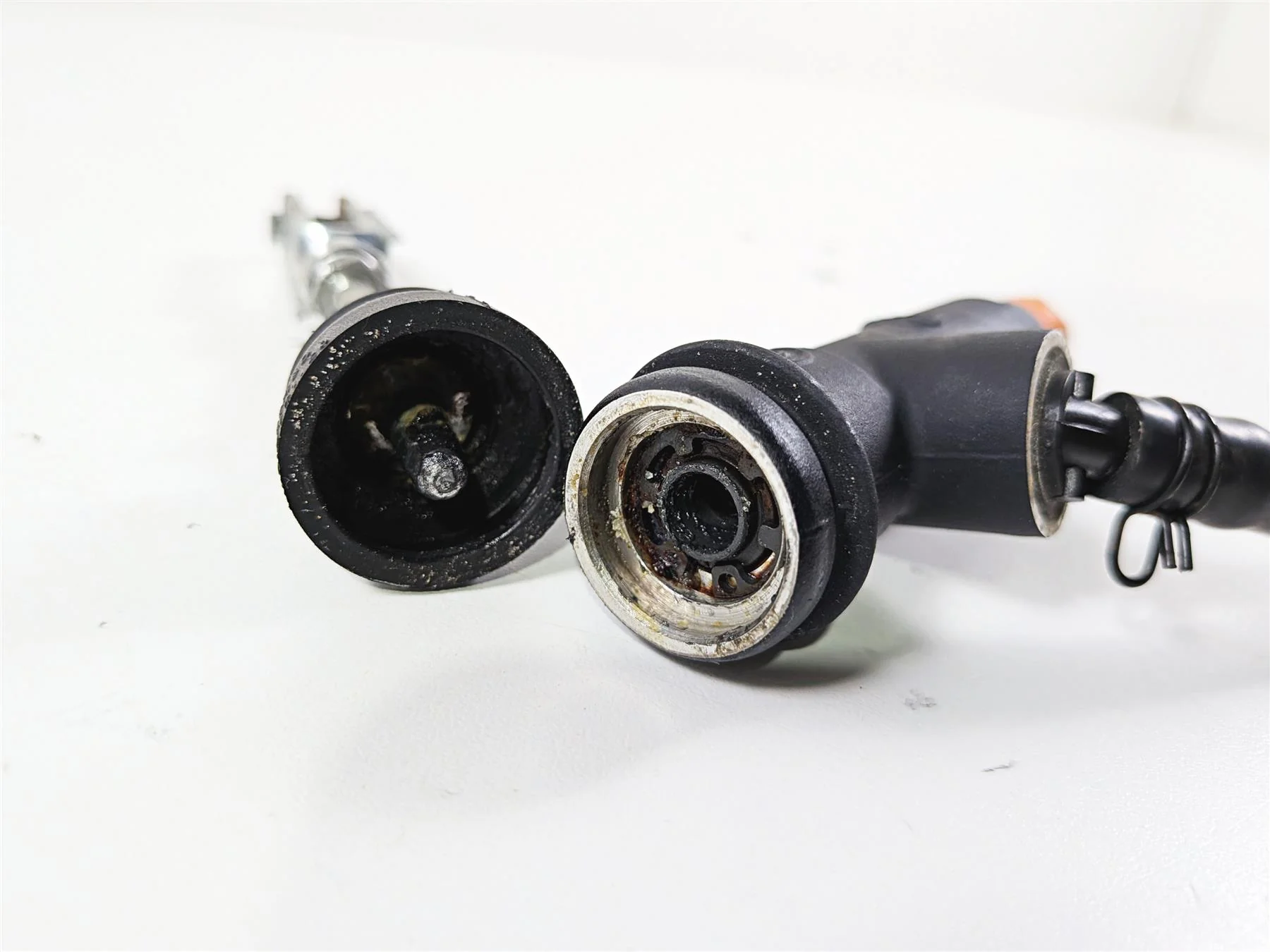 2008 Aprilia RSVR 1000 Factory Rear Brembo Brake Master Cylinder AP8133875 - Image 9