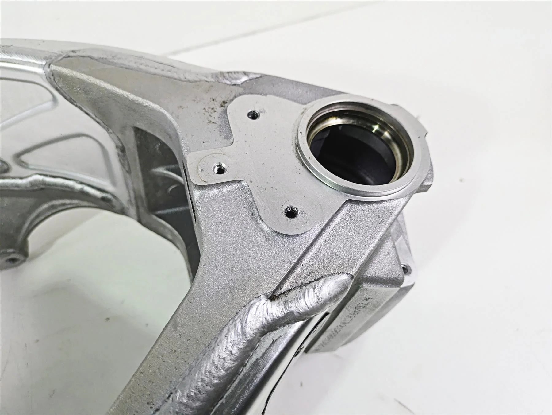2008 Aprilia RSVR 1000 Factory Straight Main Frame Chassis Silver With Clean Mississippi Title AP8146974 - Image 3