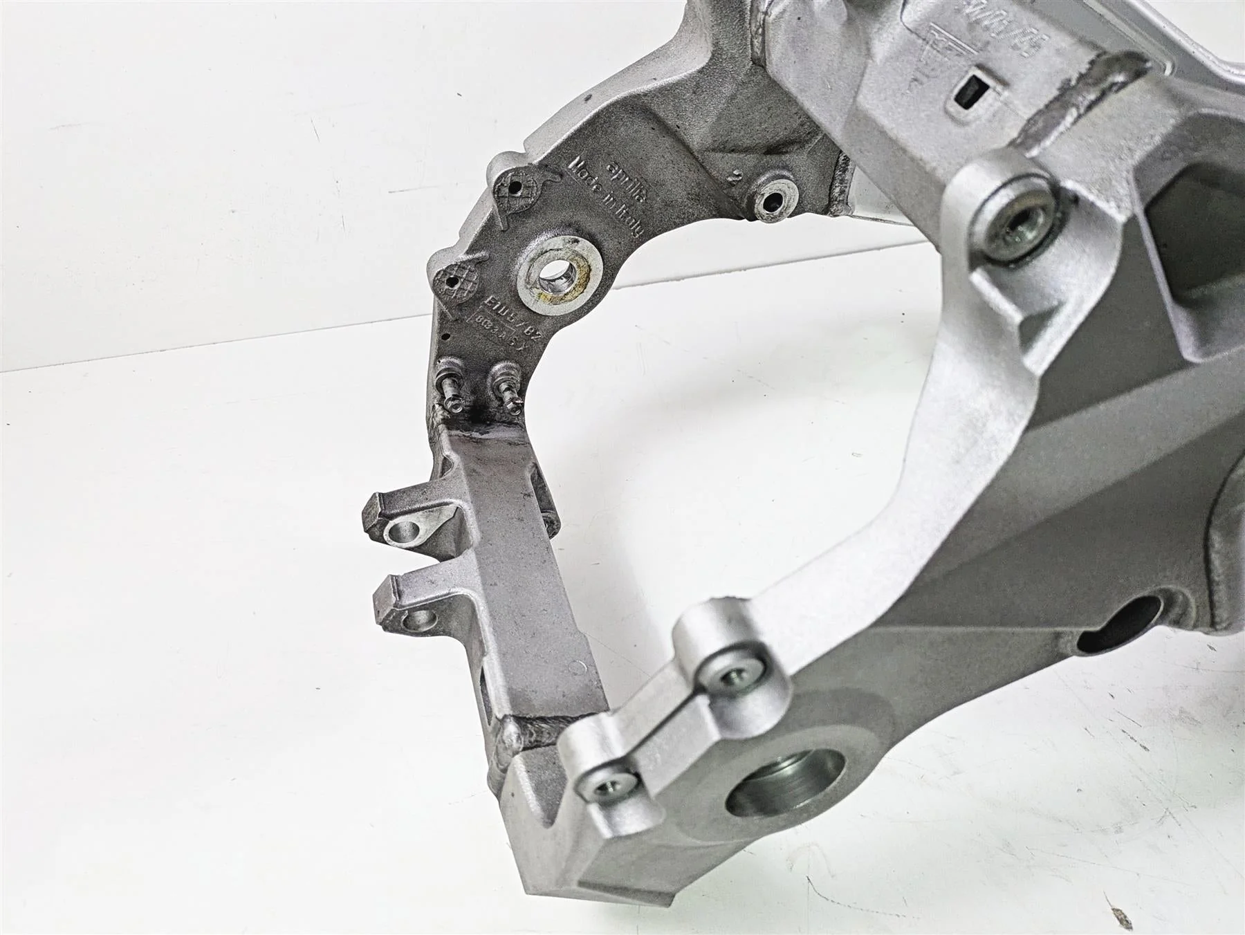 2008 Aprilia RSVR 1000 Factory Straight Main Frame Chassis Silver With Clean Mississippi Title AP8146974 - Image 4