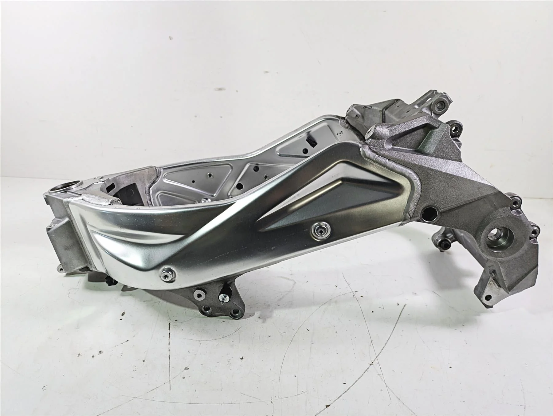 2008 Aprilia RSVR 1000 Factory Straight Main Frame Chassis Silver With Clean Mississippi Title AP8146974 - Image 6