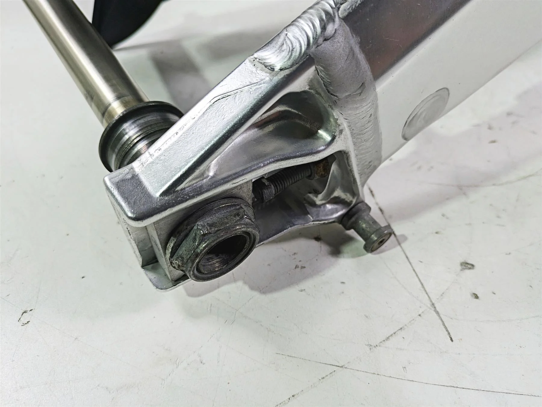 2008 Aprilia RSVR 1000 Factory Straight Swingarm Swingarm Axle Set AP8145020 - Image 8