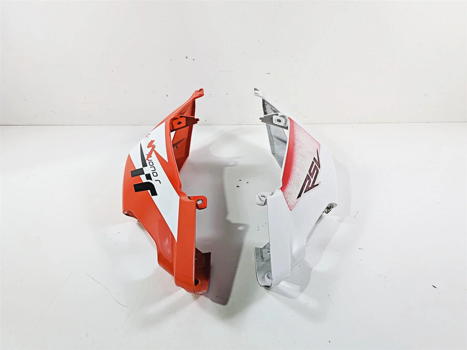 2008 Aprilia RSVR 1000 Factory Tail Side Cover Fairing Set 109722 109723 - Image 2