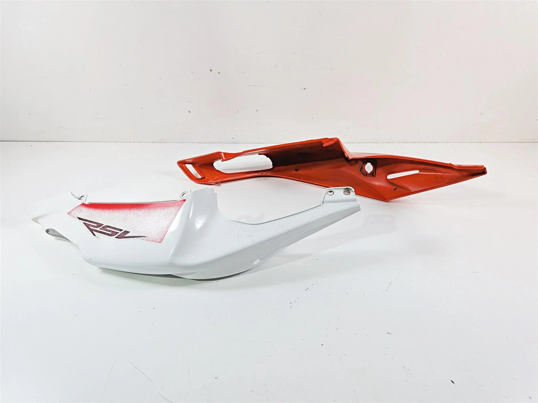 2008 Aprilia RSVR 1000 Factory Tail Side Cover Fairing Set 109722 109723 - Image 5