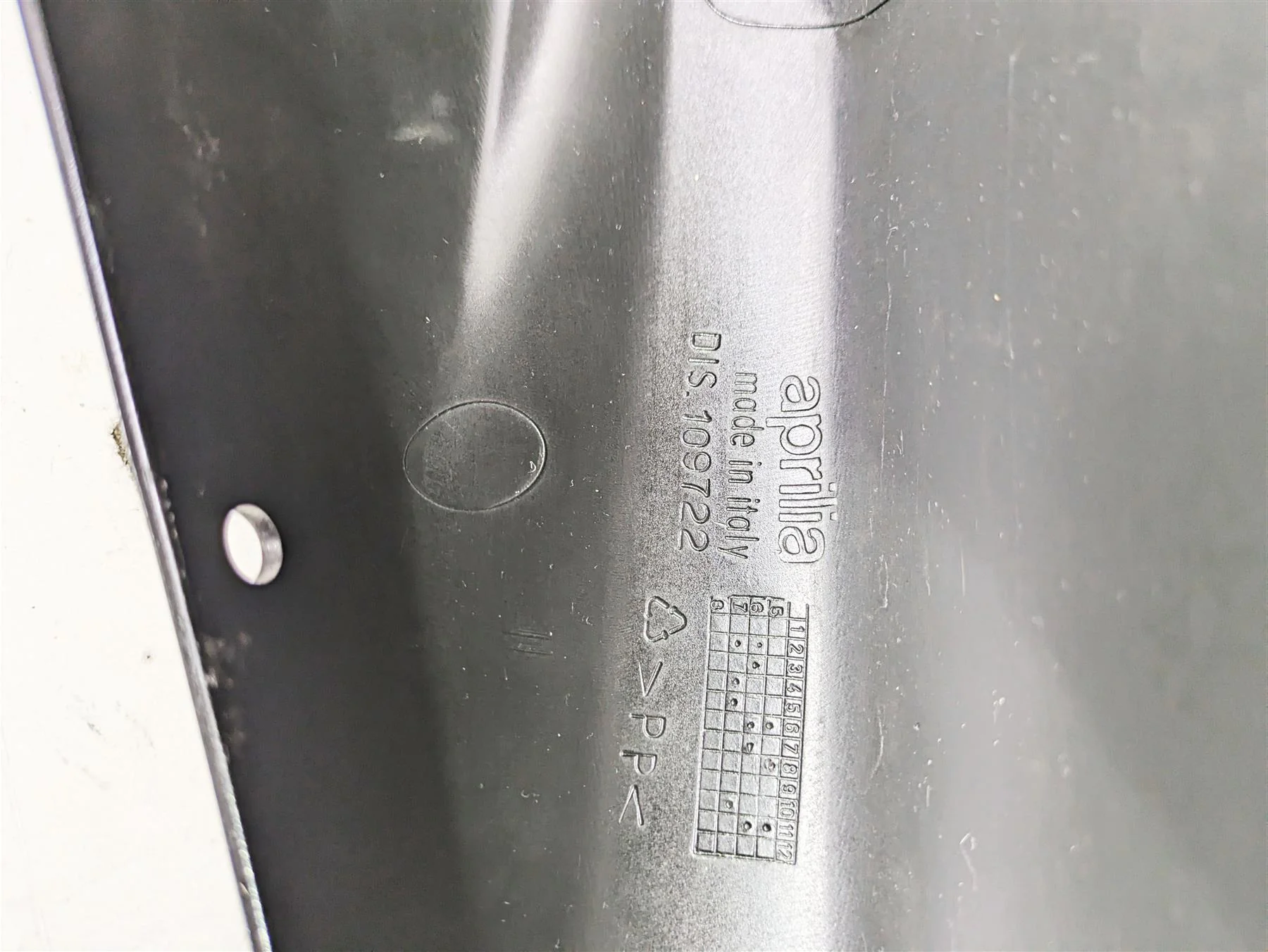 2008 Aprilia RSVR 1000 Factory Tail Side Cover Fairing Set AP8184322 AP8184323 - Image 12