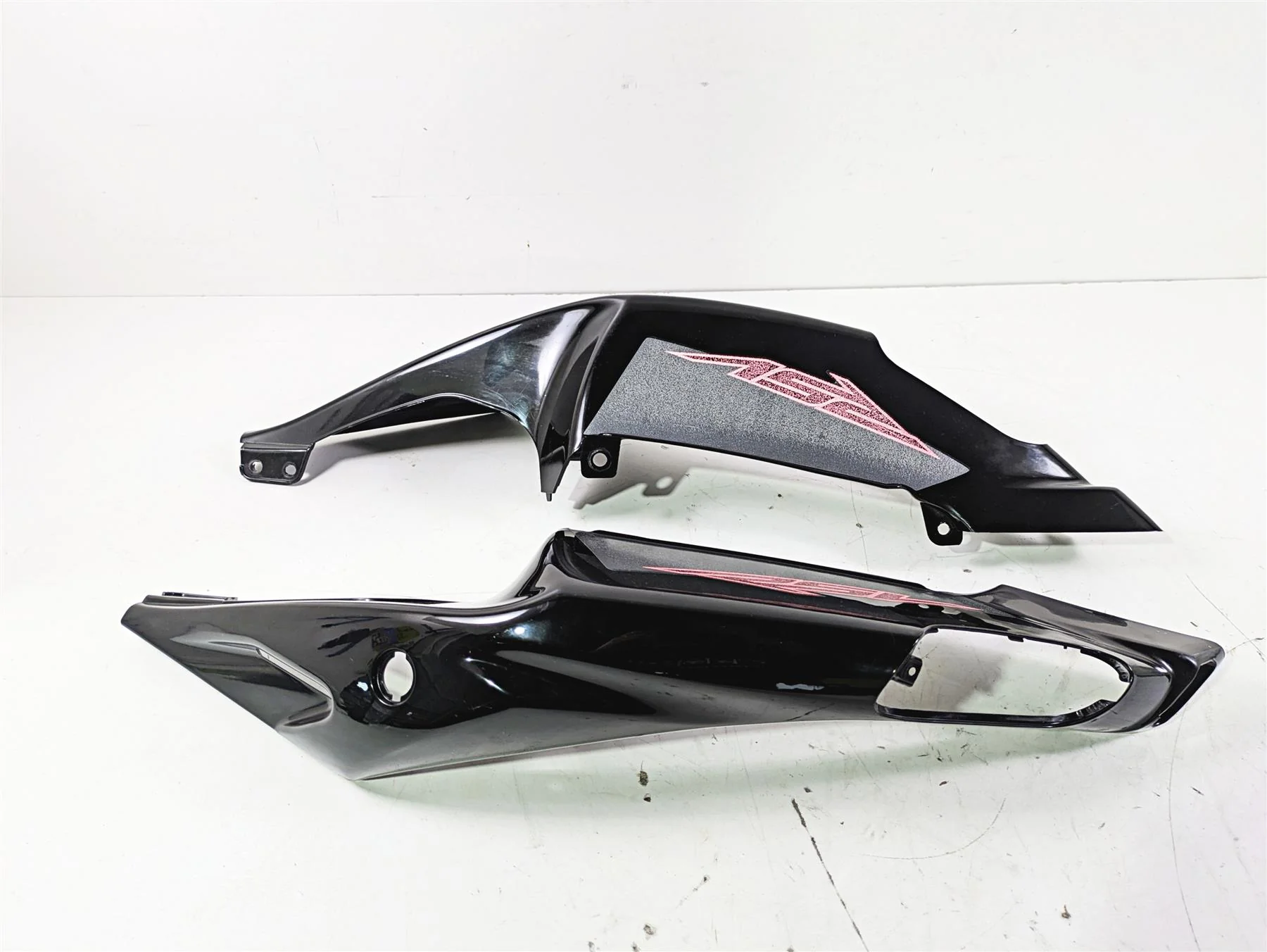2008 Aprilia RSVR 1000 Factory Tail Side Cover Fairing Set AP8184322 AP8184323 - Image 2