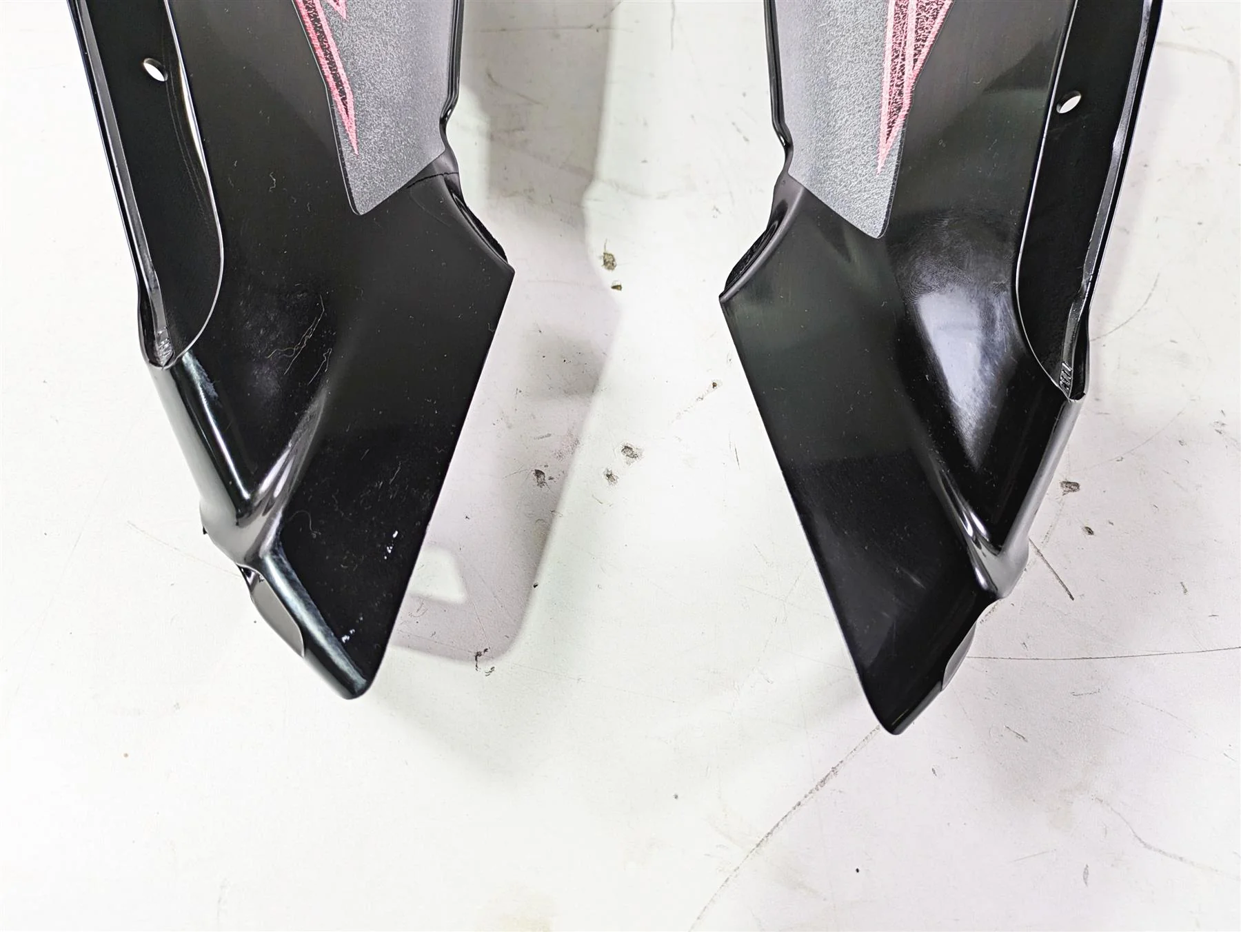 2008 Aprilia RSVR 1000 Factory Tail Side Cover Fairing Set AP8184322 AP8184323 - Image 5
