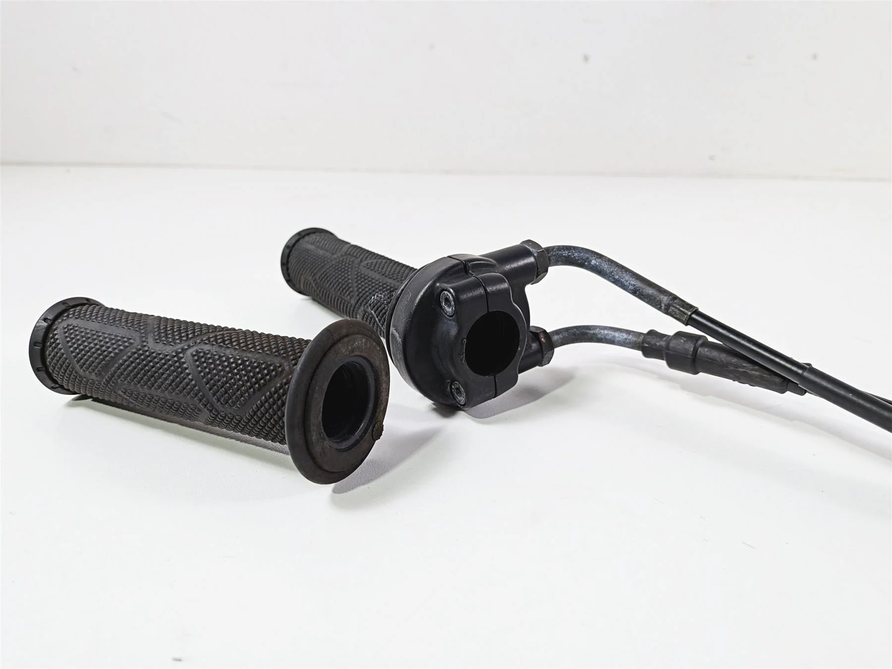 2008 Aprilia RSVR 1000 Factory Throttle Grip Handle Set AP8118566 - Image 12