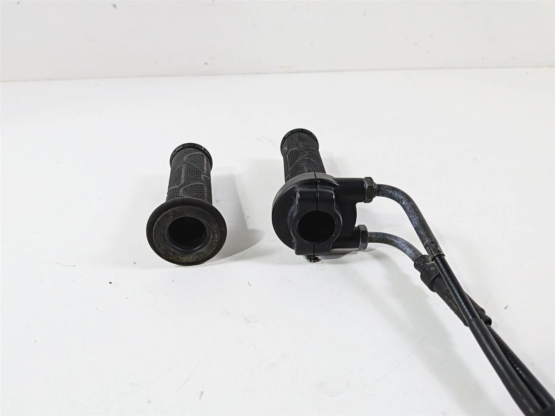 2008 Aprilia RSVR 1000 Factory Throttle Grip Handle Set AP8118566 - Image 4