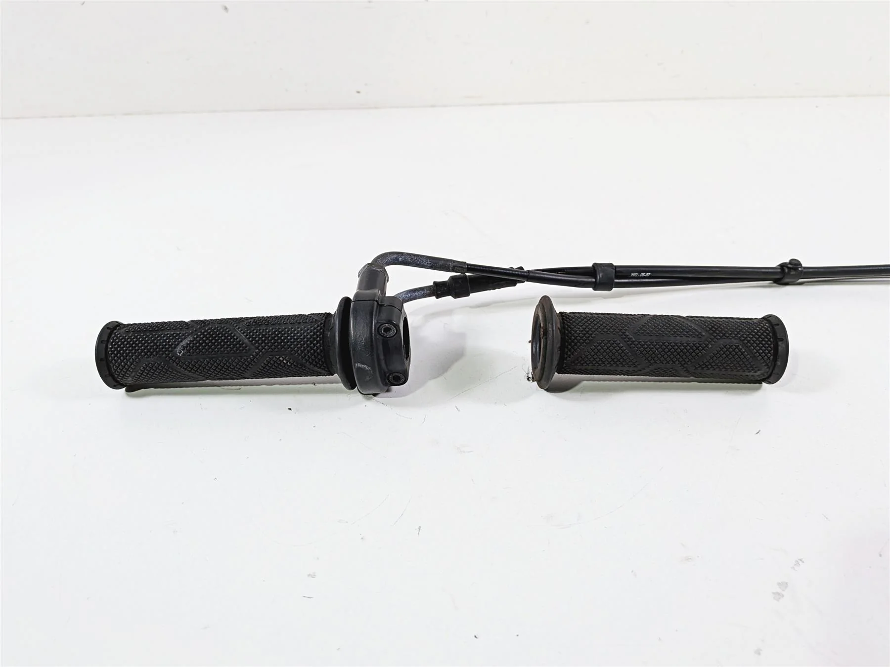 2008 Aprilia RSVR 1000 Factory Throttle Grip Handle Set AP8118566 - Image 5