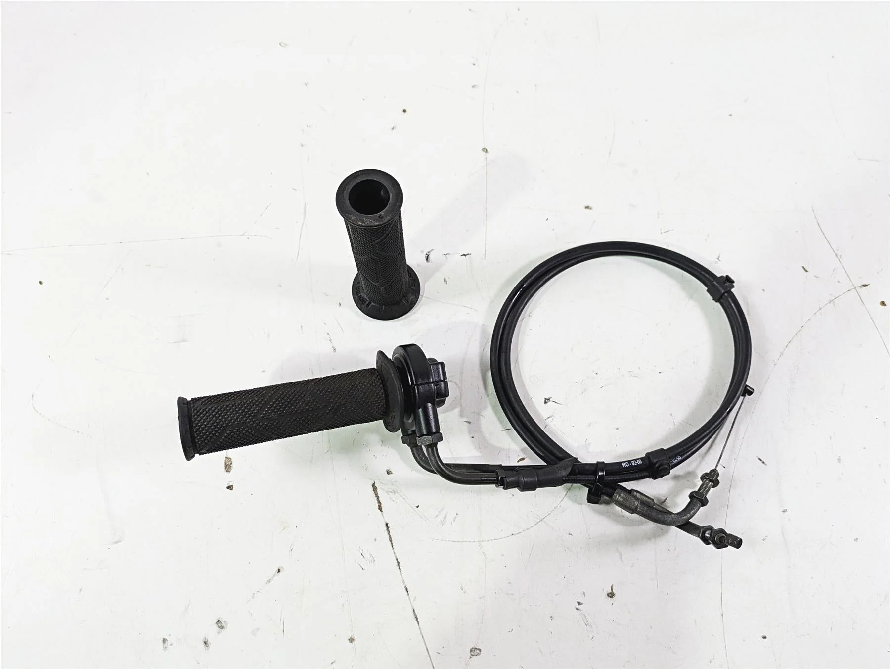 2008 Aprilia RSVR 1000 Factory Throttle Grip Handle Set - Read AP8118566 - Image 4