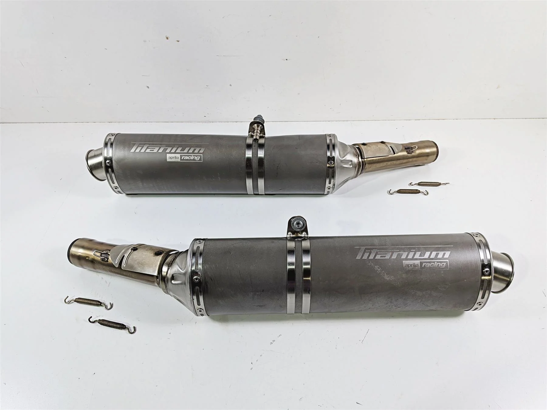 2008 Aprilia RSVR 1000 Factory Titanium Racing Exhaust Pipe Muffler AP8119716 - Image 2