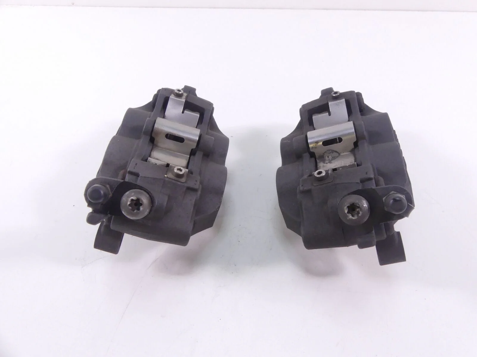 2008 BMW R1200R K27 Tokico Front Brake Caliper Set  34117722517 34117722518 - Image 3