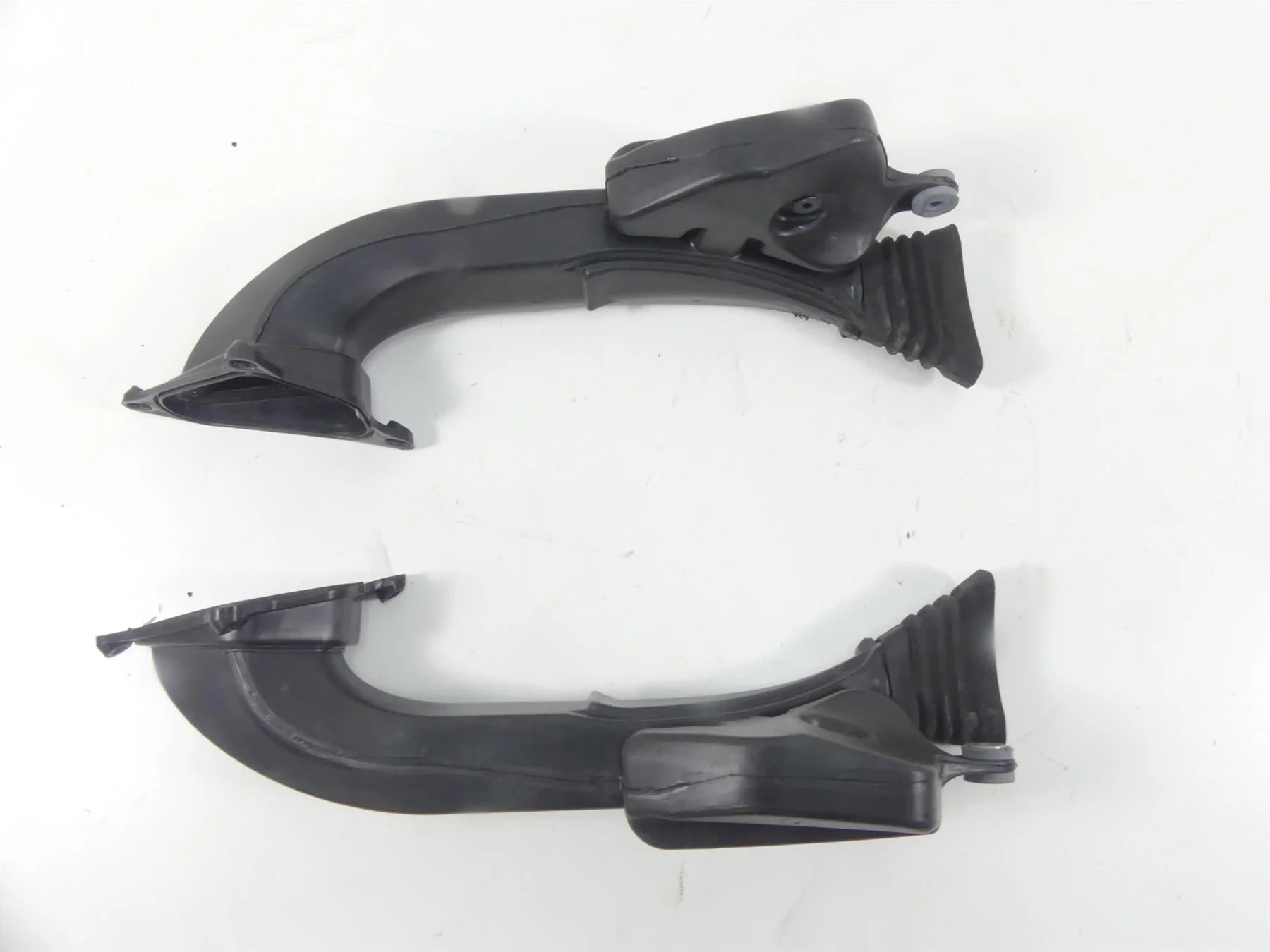 2008 Ducati 1098 S Air Box Cleaner Breather Injectors & Inlet Tubes 44211393B - Image 10