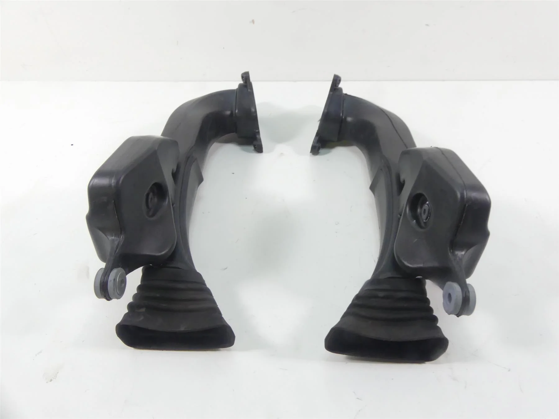 2008 Ducati 1098 S Air Box Cleaner Breather Injectors & Inlet Tubes 44211393B - Image 11
