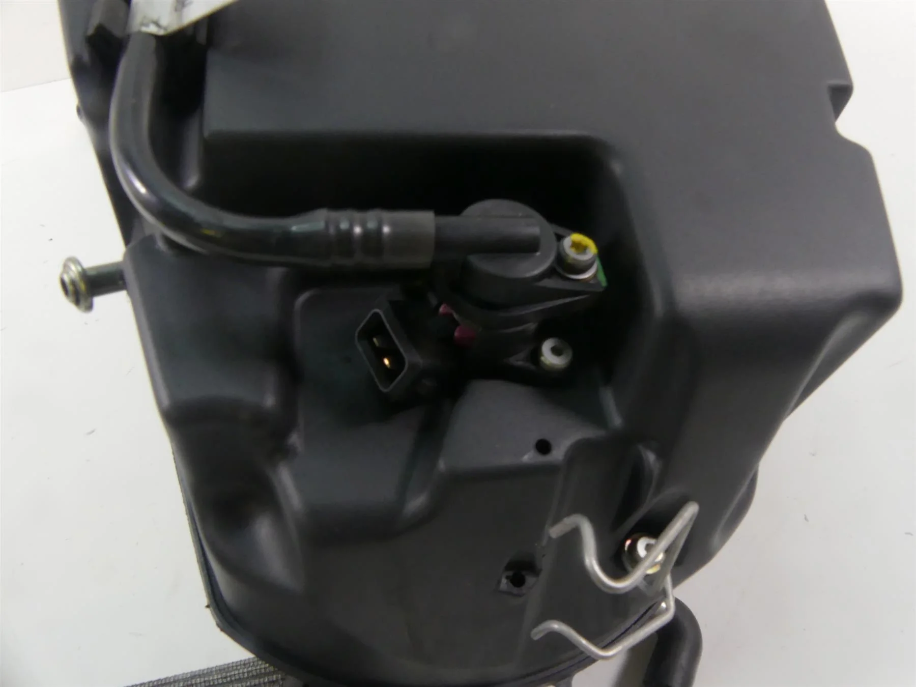 2008 Ducati 1098 S Air Box Cleaner Breather Injectors & Inlet Tubes 44211393B - Image 5