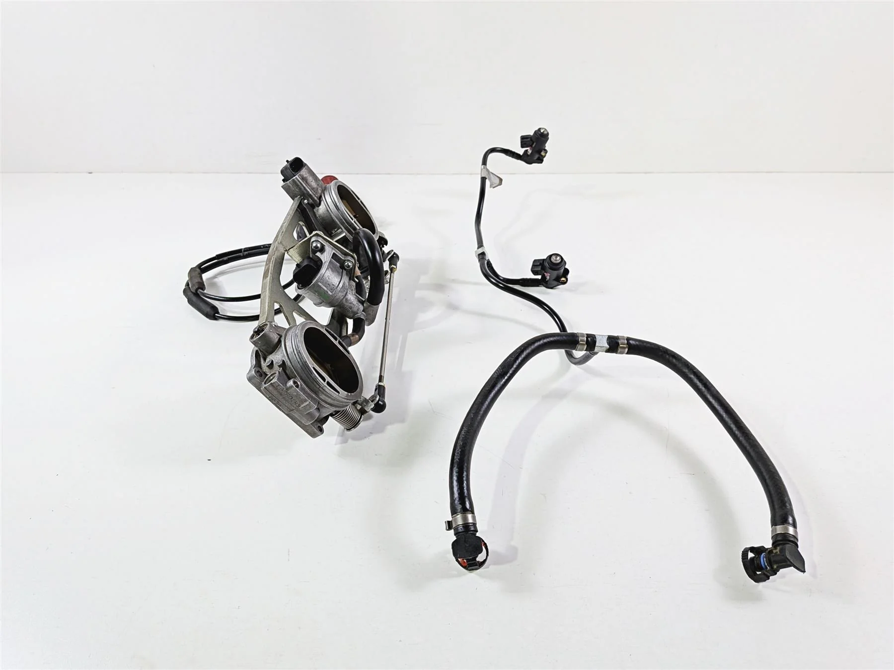 2008 Ducati 1098 SBK Throttle Body + Grip & Injector Set 28240791A - Image 3