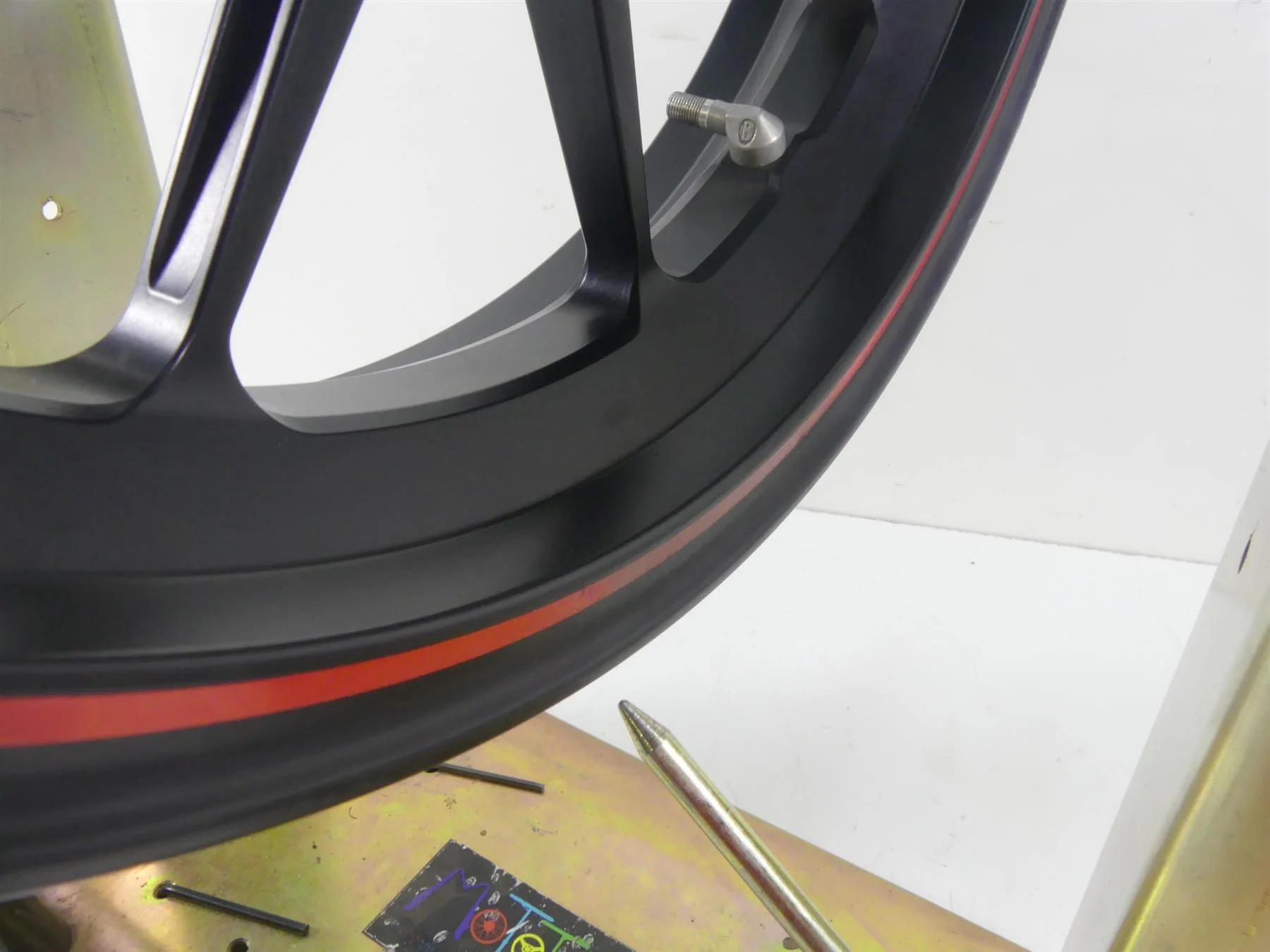 2008 Ducati Hypermotard 1100S Straight Marchesini Front Wheel 17x3.5 50121151AB - Image 5
