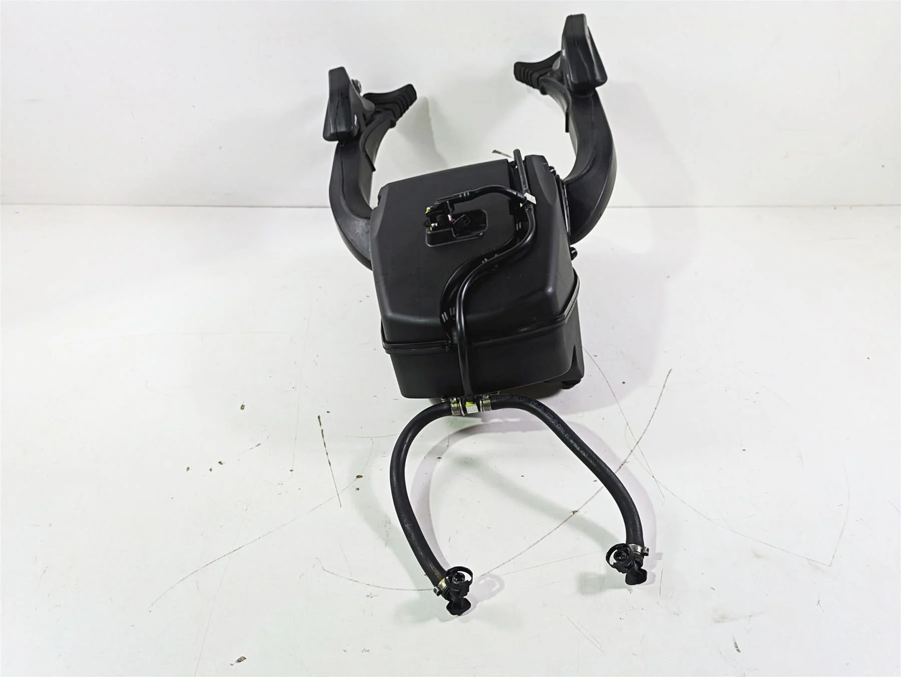 2008 Ducati SBK 1098 S Air Filter Box + Injectors & Air Tubes Set 44211393B - Image 4
