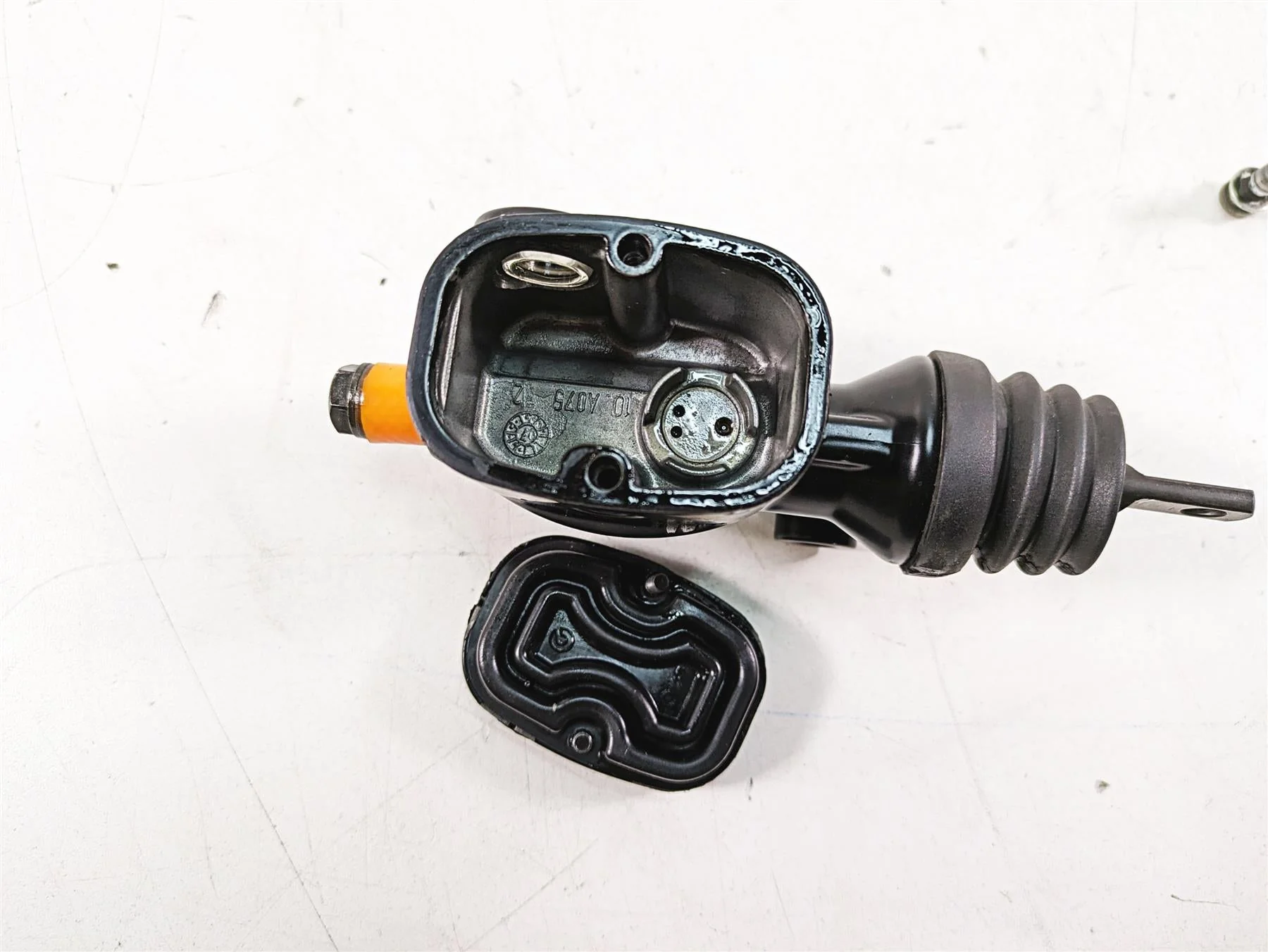 2008 Harley FLHTCU Electra Glide Brembo Rear Brake Master Cylinder 41763-08C - Image 12