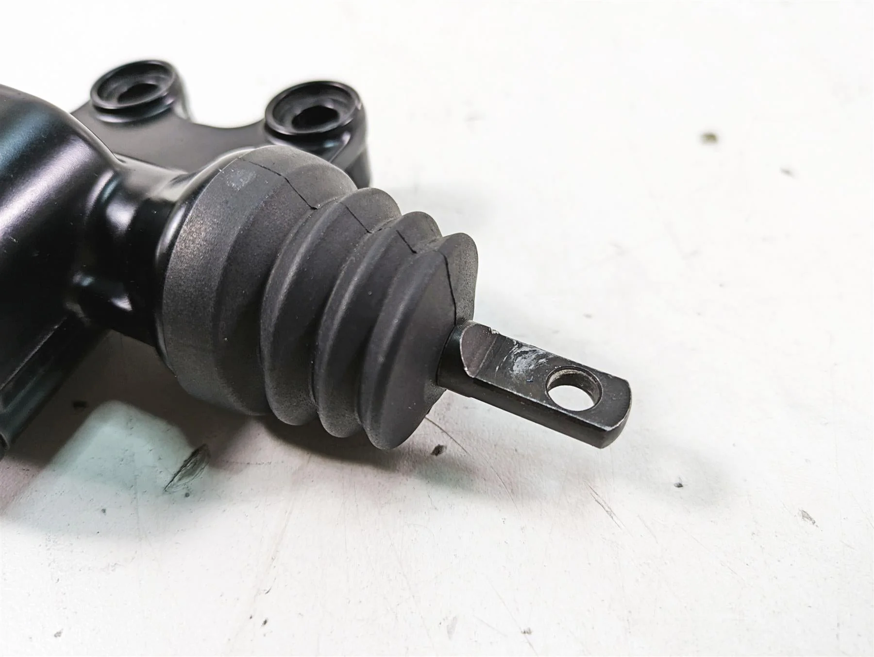 2008 Harley FLHTCU Electra Glide Brembo Rear Brake Master Cylinder 41763-08C - Image 9