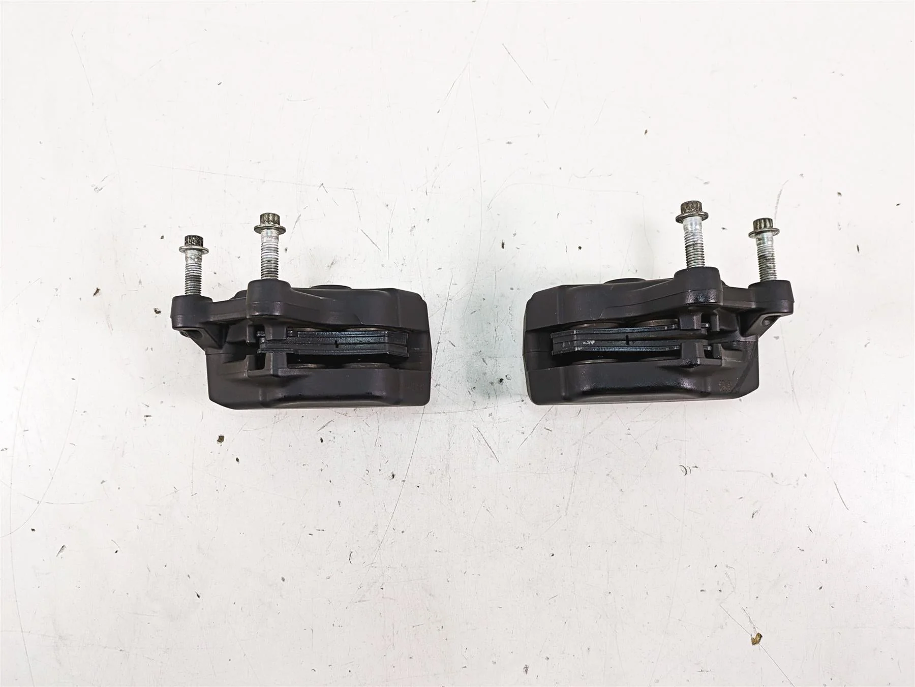 2008 Harley FLHTCU Electra Glide Front Brake Caliper Set 43027-08 44023-08 - Image 10