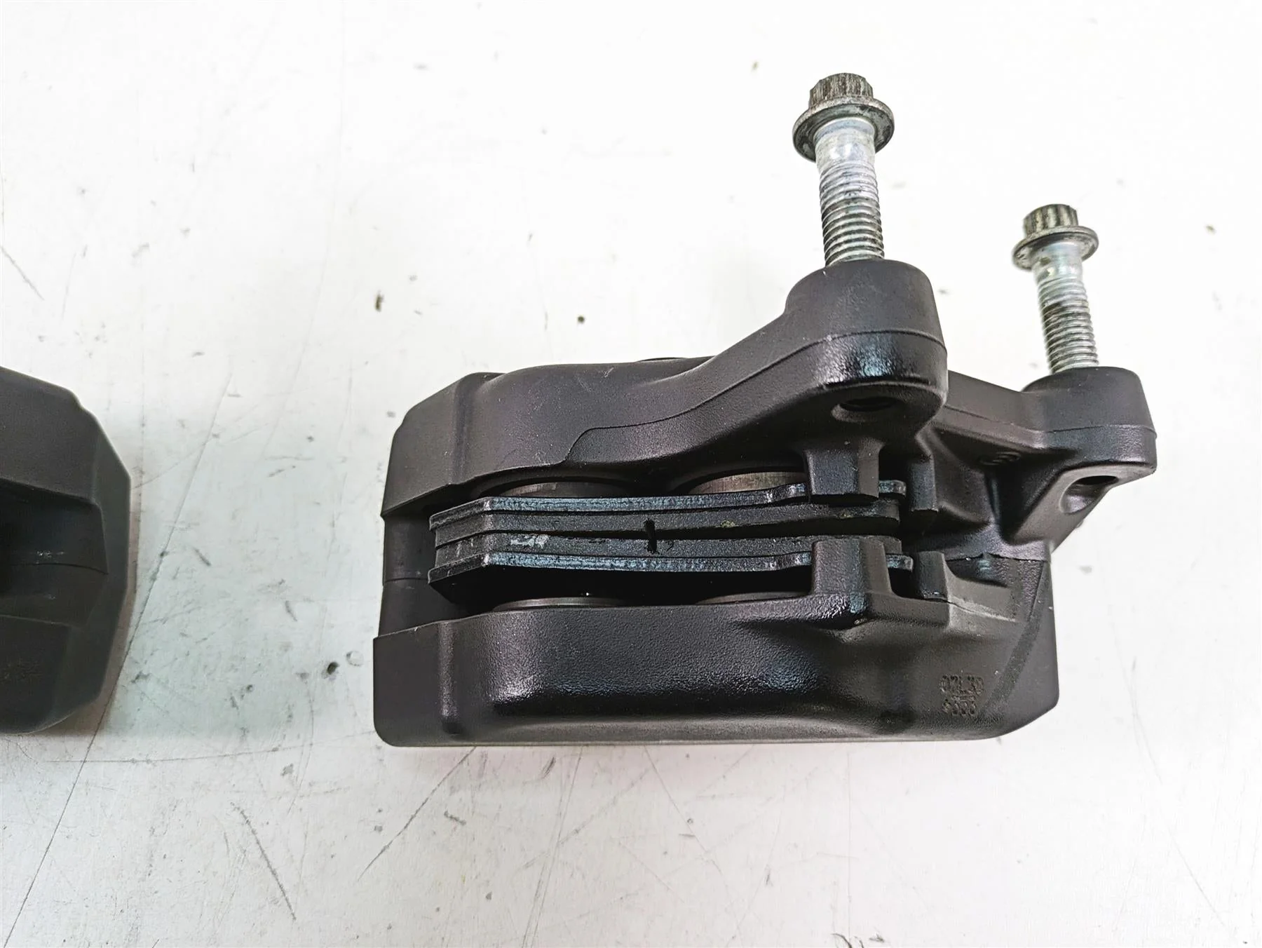 2008 Harley FLHTCU Electra Glide Front Brake Caliper Set 43027-08 44023-08 - Image 11