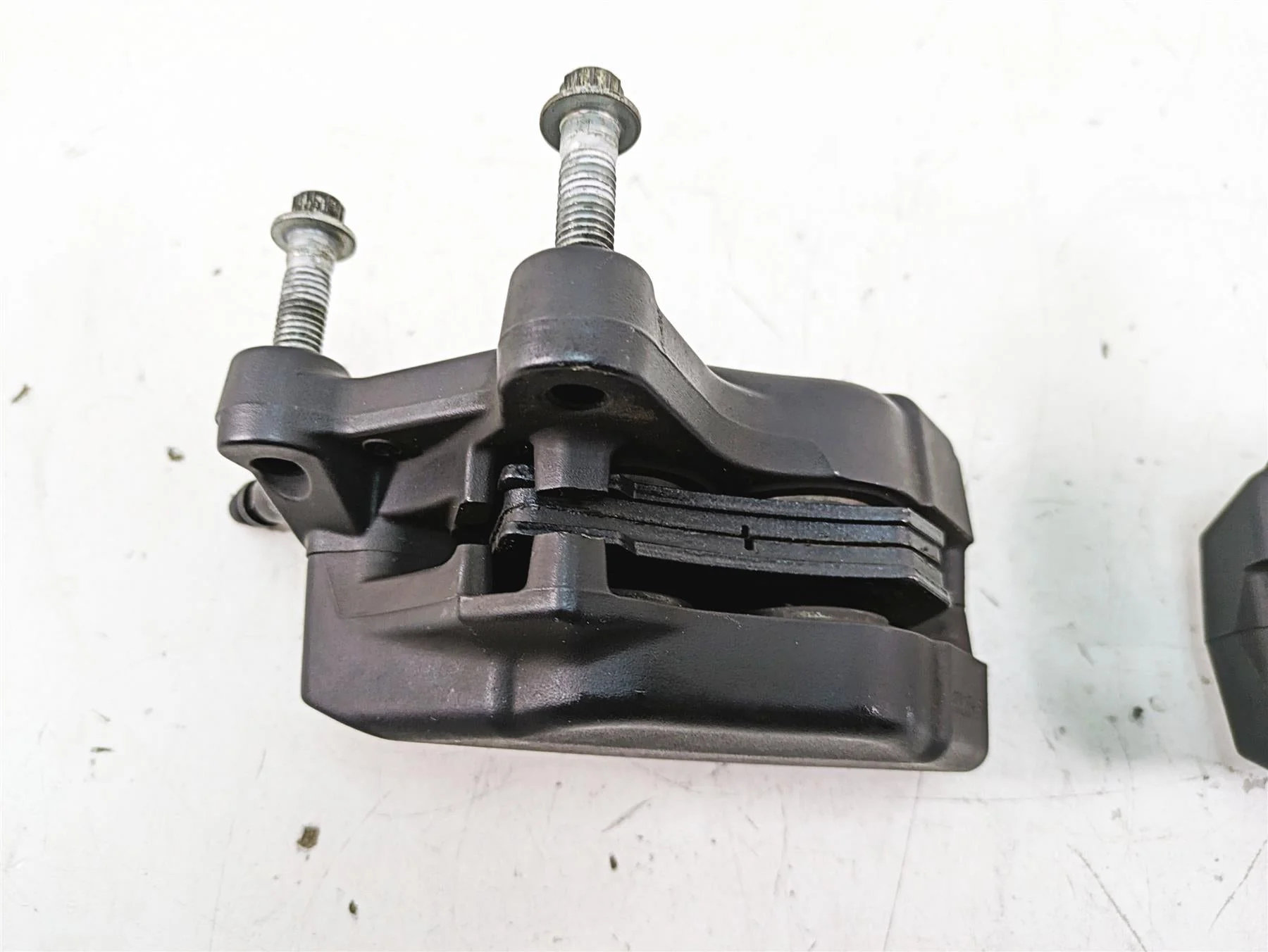 2008 Harley FLHTCU Electra Glide Front Brake Caliper Set 43027-08 44023-08 - Image 12