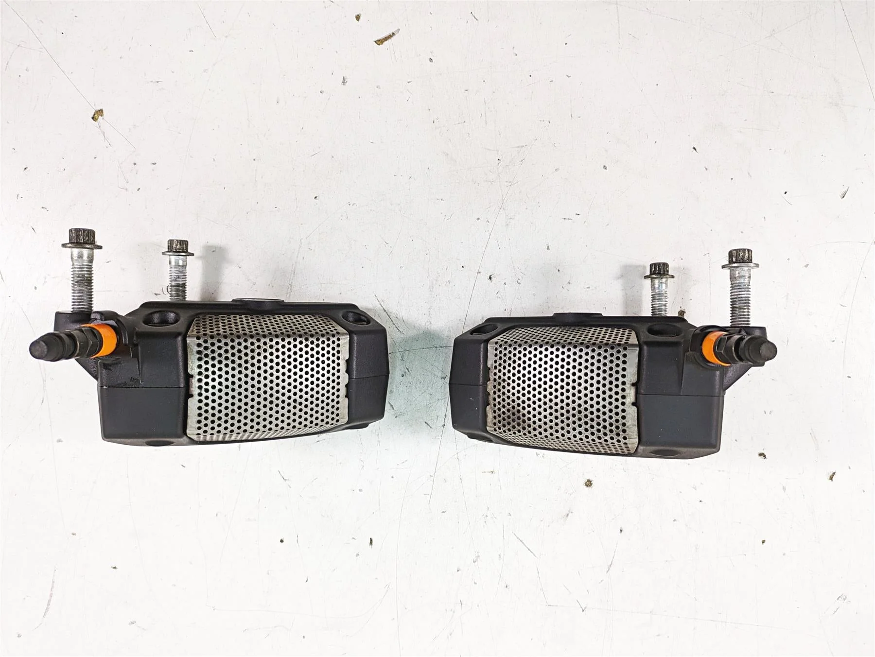 2008 Harley FLHTCU Electra Glide Front Brake Caliper Set 43027-08 44023-08 - Image 5