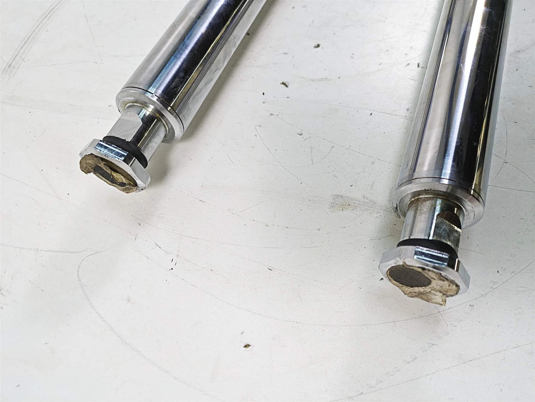 2008 Harley FLHTCU Electra Glide Front Dual Disc Fork Leg Set - Read 46497-02A - Image 6