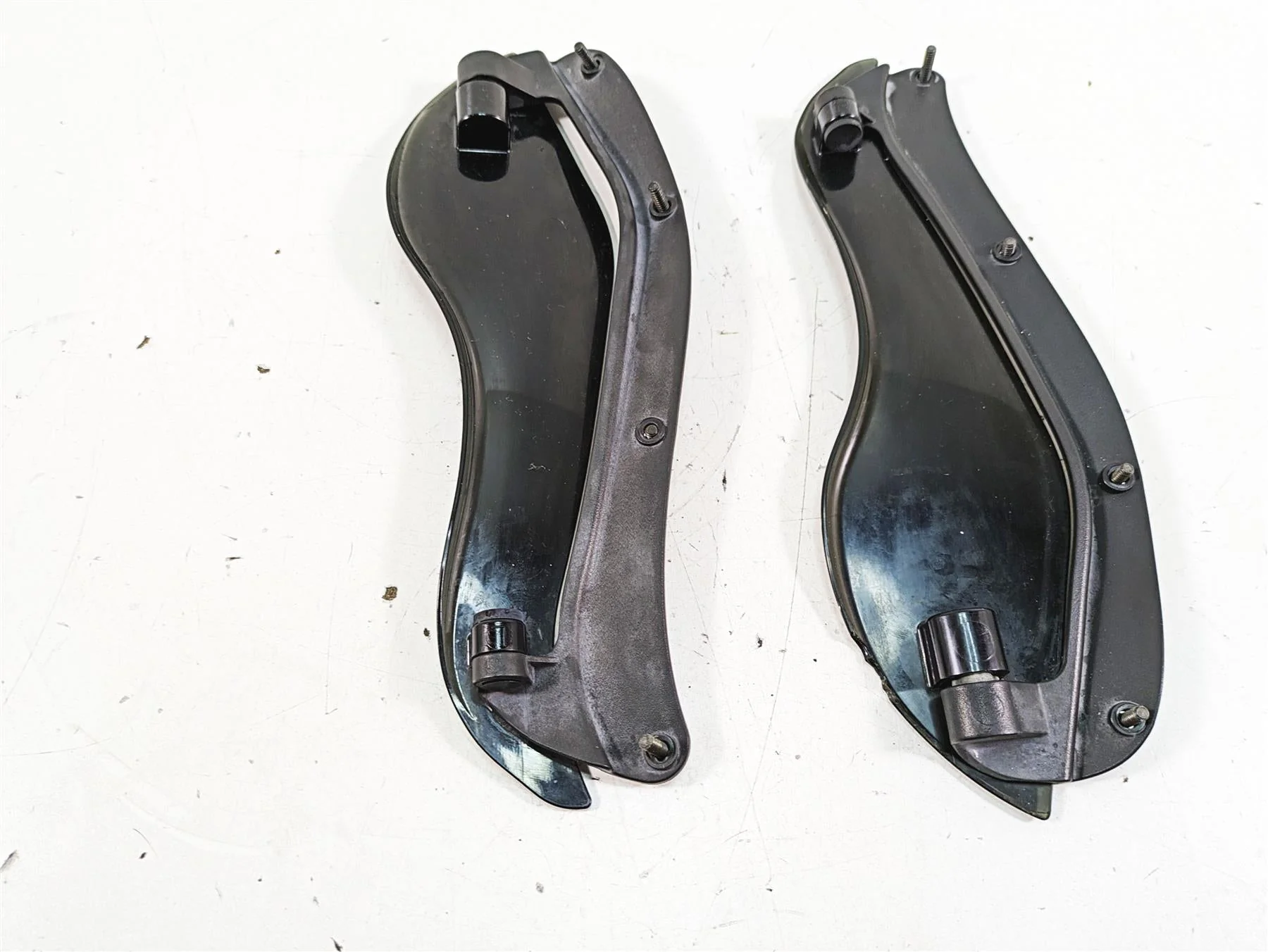 2008 Harley FLHTCU Electra Glide Front Fairing Side Wind Deflector Read 58128-08 - Image 10