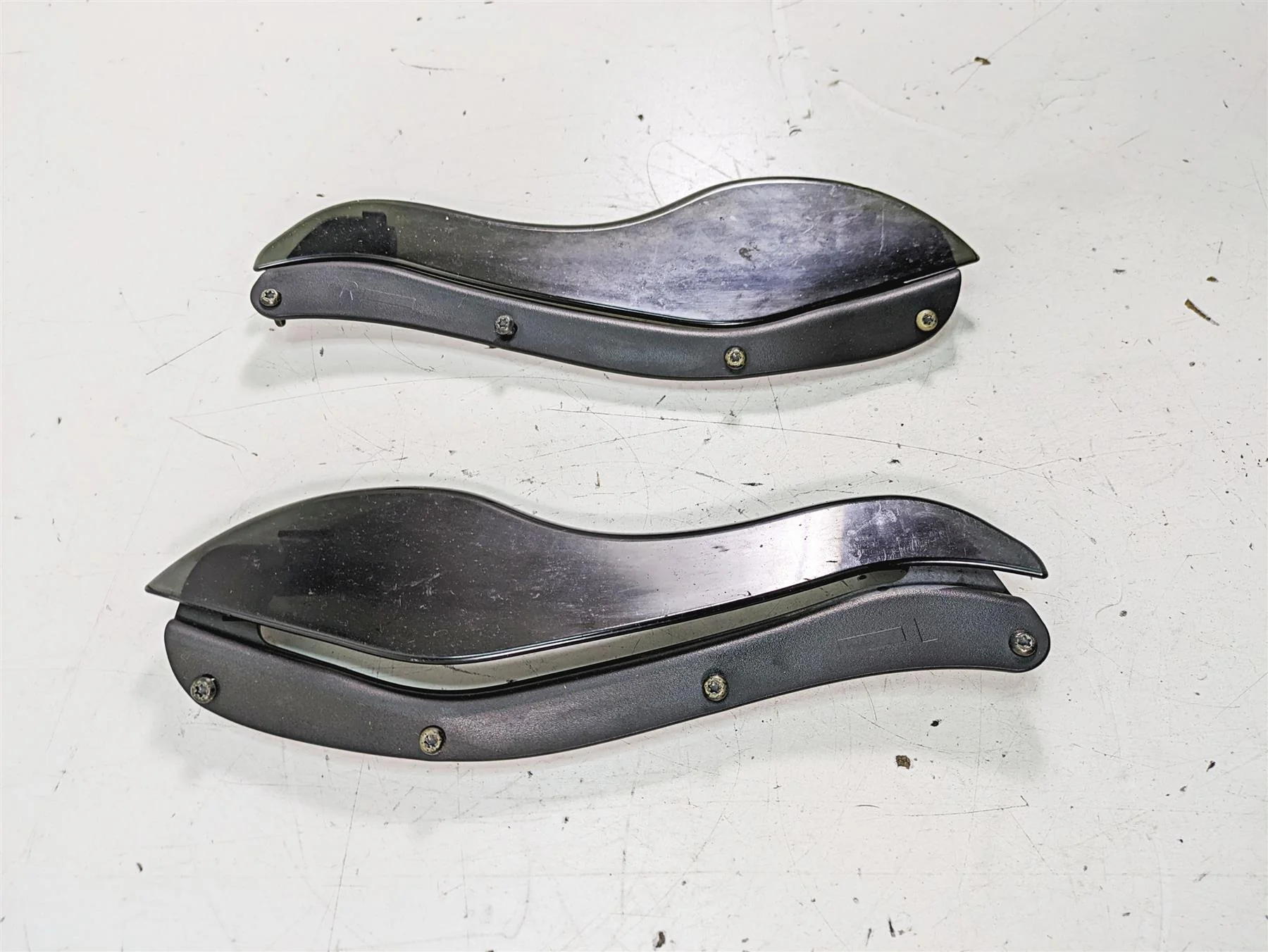 2008 Harley FLHTCU Electra Glide Front Fairing Side Wind Deflector Read 58128-08 - Image 3