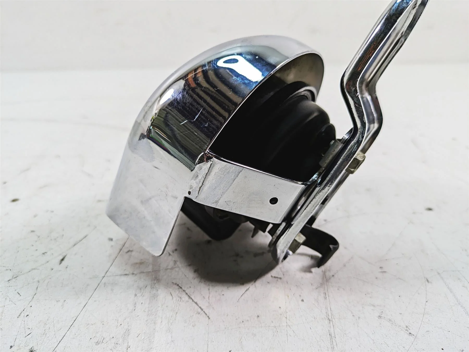 2008 Harley FLHTCU Electra Glide Horn + Chrome Cover 61300478A - Image 8